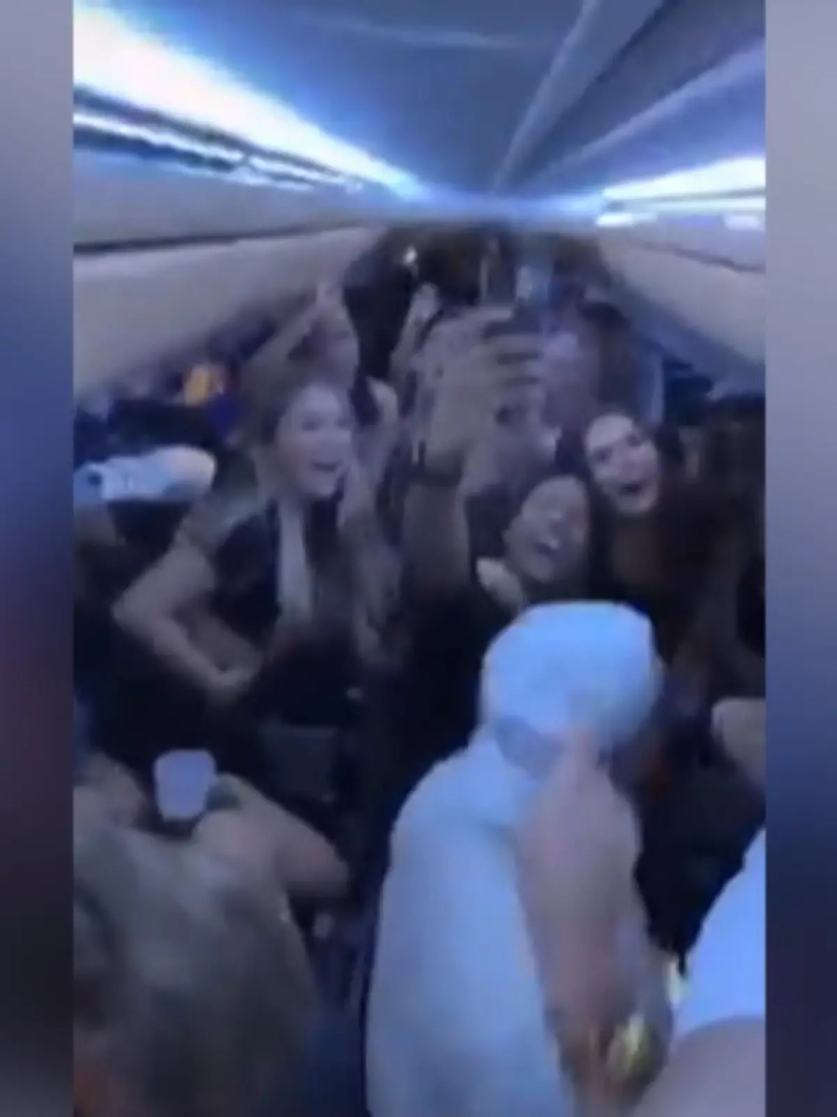 Bild zu: "Party-Influencer sitzen in Mexiko fest"