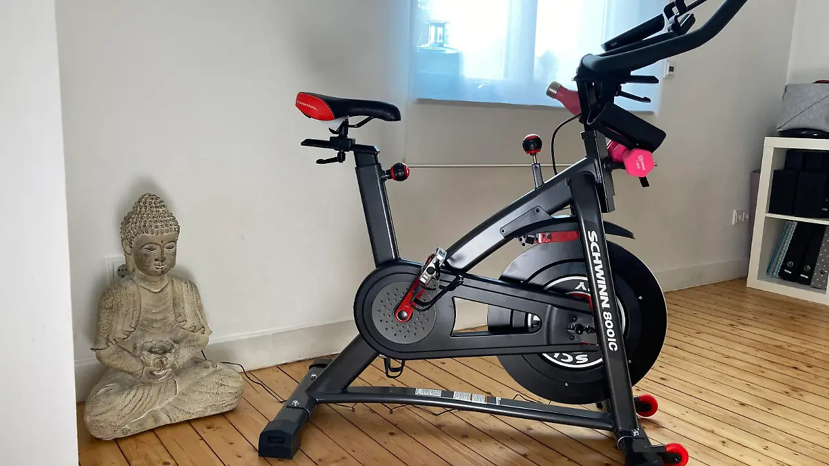 Das Schwinn 800 IC Indoor Cycling Bike nimmt nicht viel Platz weg