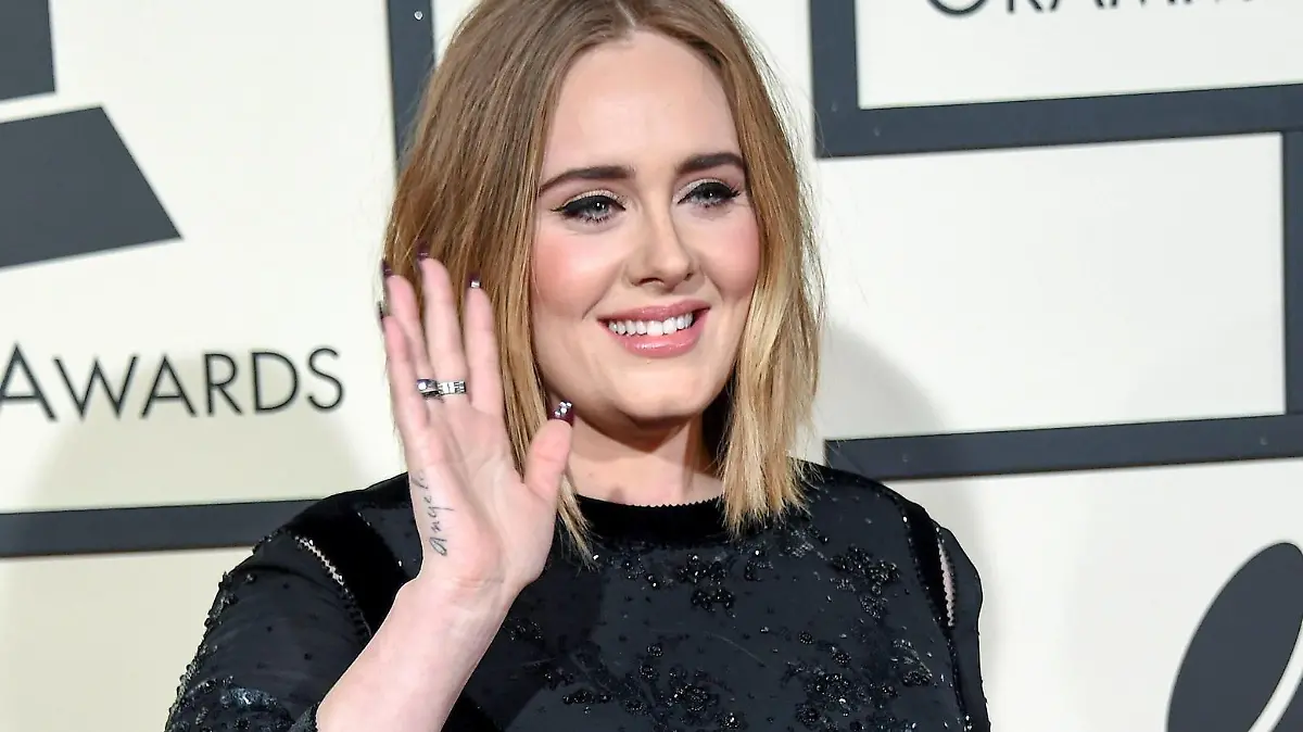 Adele arriving at the 58th Annual GRAMMY Awards in Los Angeles, California - Feb 15, 2016 - GRAMMY Awards 2016, Los Angeles California United States Staples Center PUBLICATIONxINxGERxSUIxAUTxONLY Copyright: xChasexRollinsx h_00236058