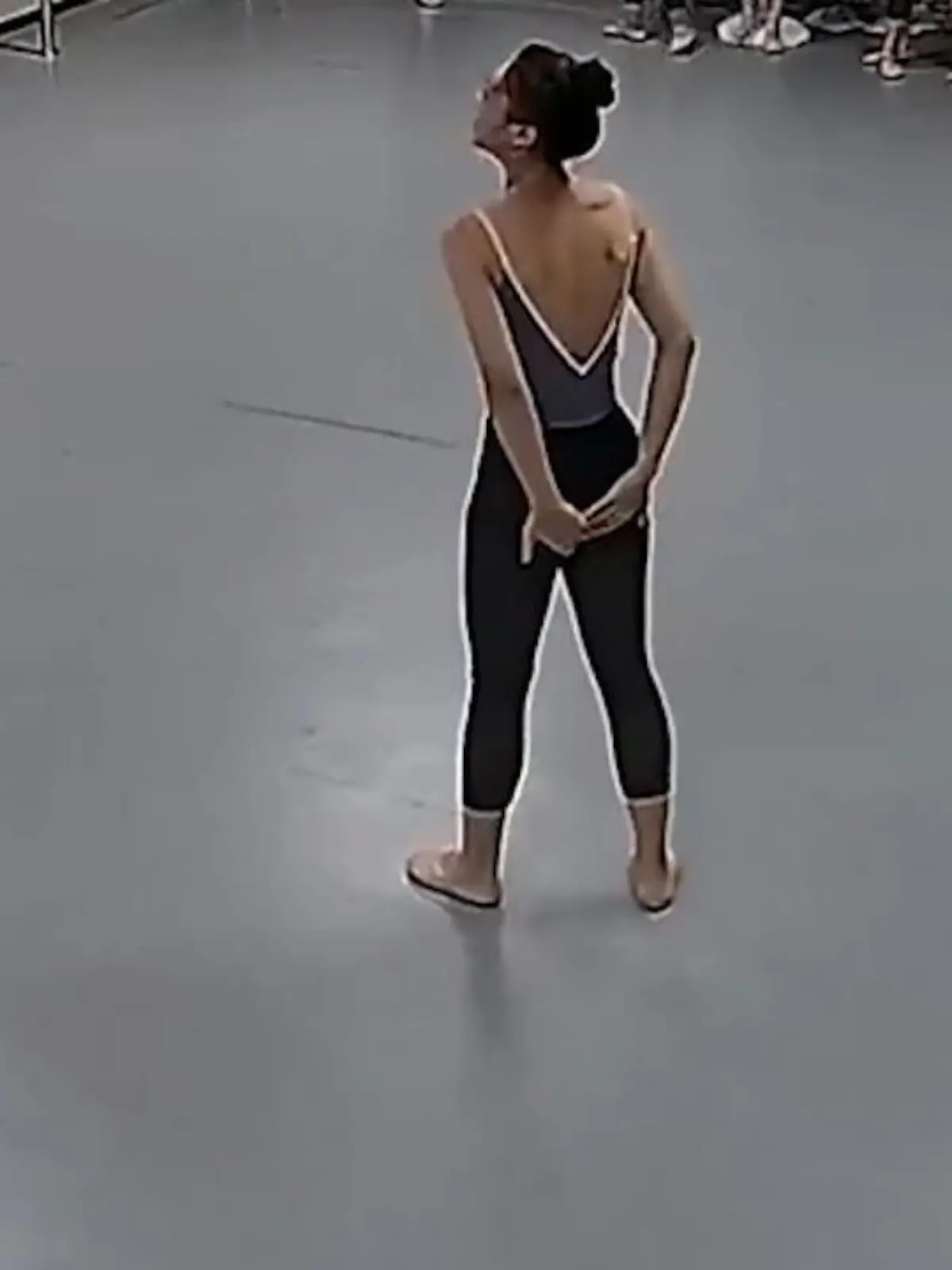 Ballett - eine der anmutigsten Tanzstile. Doch bei diesem Vortanzen in China passiert der Dame im Video ein kleiiiines Missgeschick.