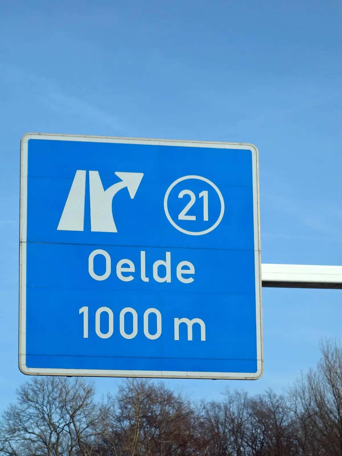 oelde, 1000m, 21, verkehr, autobahnschild, richtungsweiser, autobahn, verkehrsschild, strassenschild, hinweisschild, hinweisschilder, strassenschilder, pfeil, verkehrszeichen, autobahnauffahrt, auffahrt, fernverkehr, fernstrecke, richtungsanzeiger, ausfahrt, autobahnausfahrt, richtung, abbiegen, rechts, bundesautobahn, autobahnausfahrt, ausfahrt, anschlußstelle, hinweistafel, autobahnschild, richtungsweiser, autobahn, schild, schilder, oelde, 1000 m, 21, turn, autoroad sign, direction-wiser, highway, road sign, street sign, sign, signs, street signs, arrow, traffic sign, highway entrance, drives up, long-distance traffic, distant distance, direction indicator, drives out, motorway exit, direction, turn, on the right, federal motorway, motorway exit, drives out, connection point, tip board, autoroad sign, direction-wiser, highway, sign, signs,