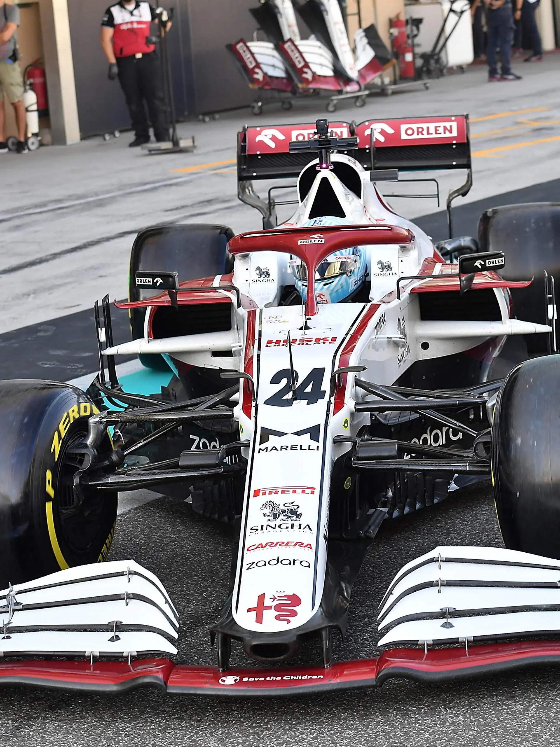  Formel 1 Testfahrten / 14.12.2021, Yas Marina Circuit, Abu Dhabi, Formel 1 Testfahrten , im Bild Guanyu Zhou CHN, Alfa Romeo Racing ORLEN *** Formula 1 Test Drives 14 12 2021, Yas Marina Circuit, Abu Dhabi, Formula 1 Test Drives , pictured Guanyu Zhou CHN , Alfa Romeo Racing ORLEN. nordphotoxGmbHx/xBratic nph00250
