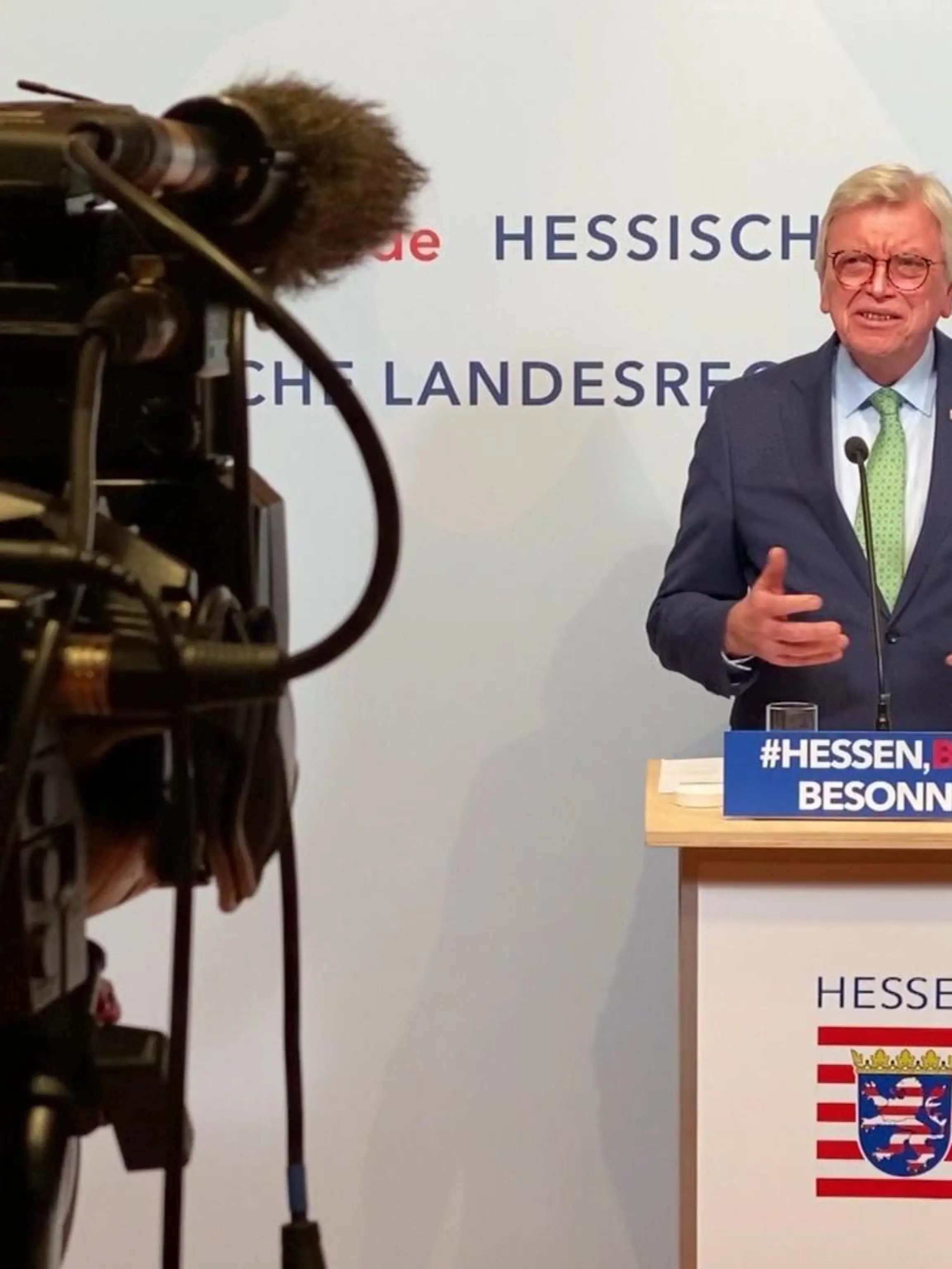 WIesbaden: Volker Bouffier stellt die Ergebnisse der MPK vor.