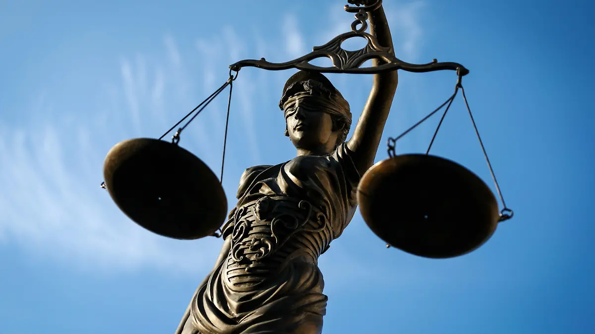 ARCHIV - Eine Statue der Justitia hält am 09.09.2014 in Bamberg (Bayern) eine Waage in ihrer Hand. (zu dpa «Bayerische Justiz arbeitet flott» vom 19.12.2017) Foto: David Ebener/dpa +++(c) dpa - Bildfunk+++