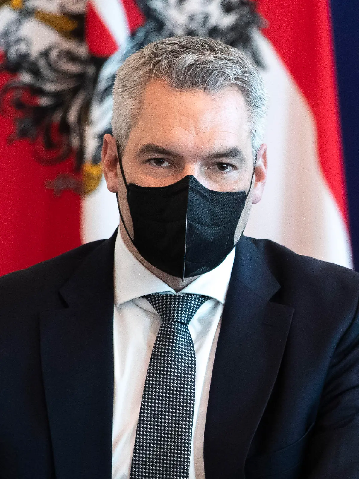 Austrian Chancellor Karl Nehammer takes part in a discussion of the federal government in Vienna, Austria, Thursday, Jan. 6, 2022 on the upcoming COVID-19 crisis coordination. (AP Photo/Lisa Leutner)