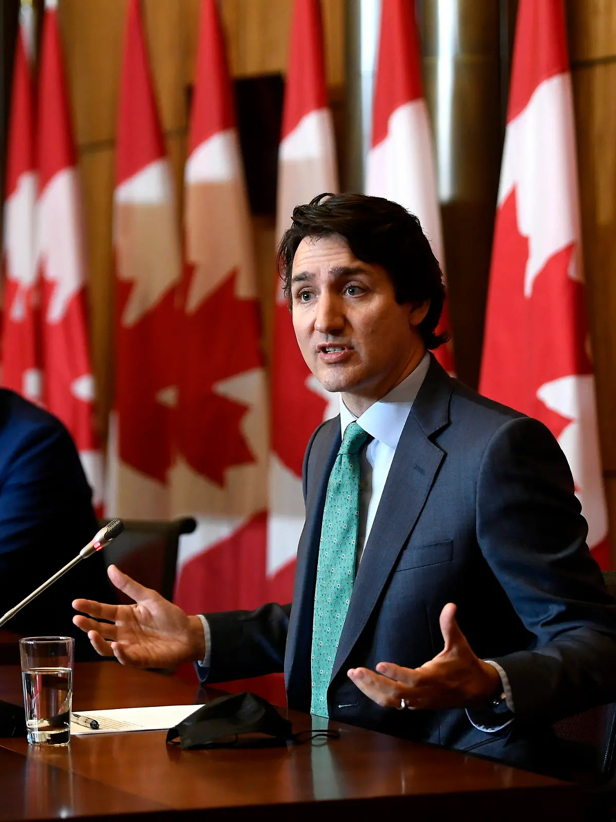 05.01.2022, Kanada, Ottawa: Justin Trudeau, Premierminister von Kanada, spricht bei einer Pressekonferenz zum Coronavirus, an der die stellvertretende Premierministerin und die Finanzministerin per Videokonferenz teilnehmen. Foto: Justin Tang/The Canadian Press via ZUMA/dpa +++ dpa-Bildfunk +++
