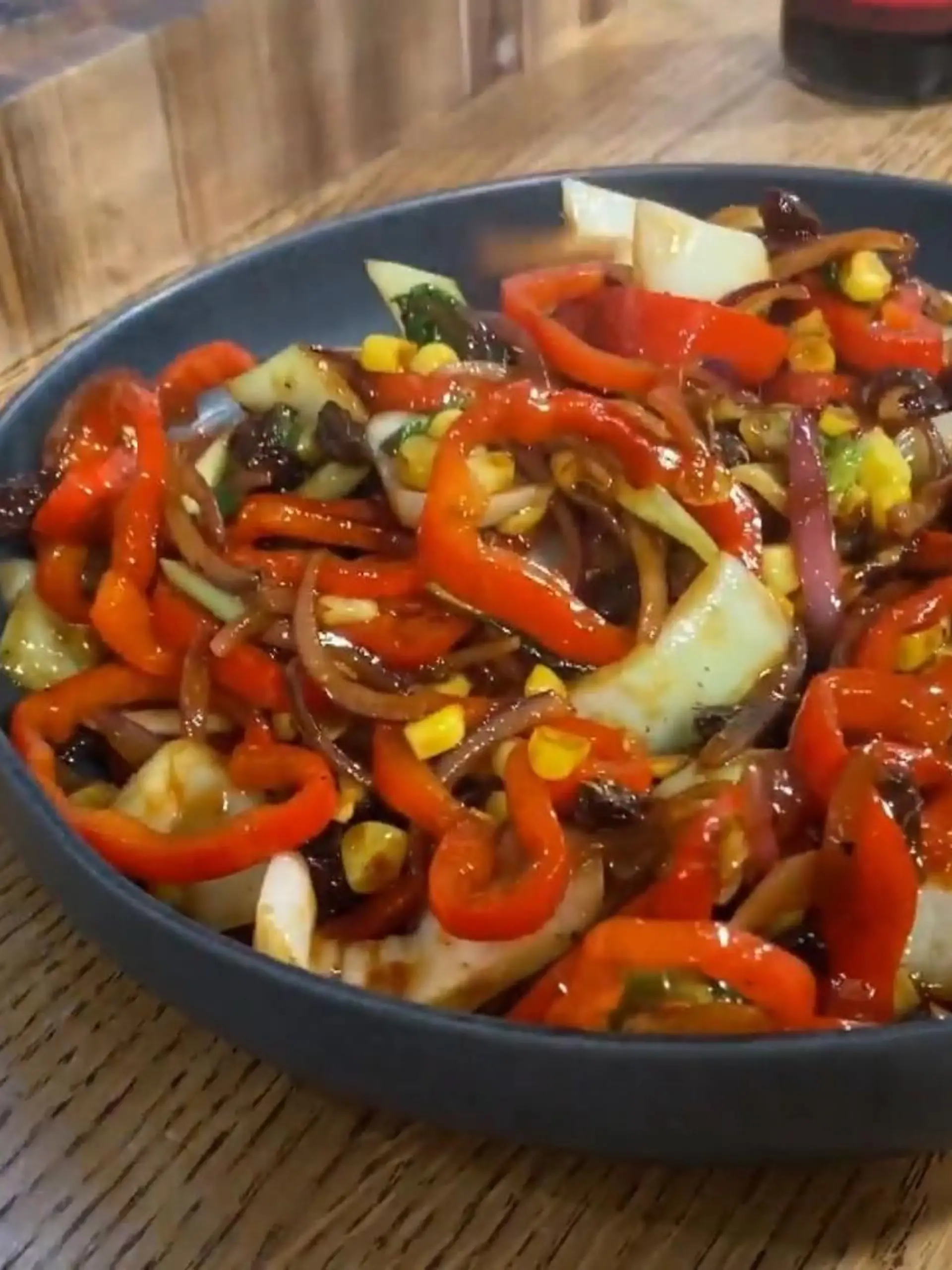 Bild zu: "Knackiges Wok-Gemüse mit Spezialzutat"