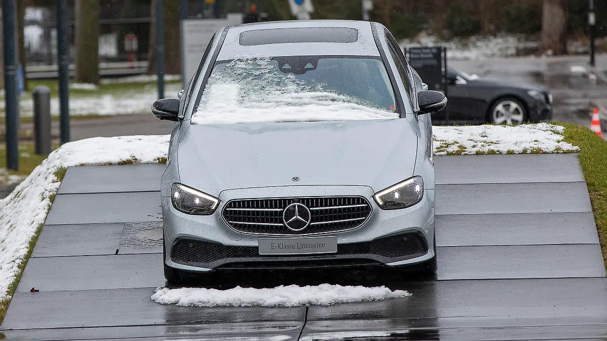 Themenbilder, Unterwegs in Boeblingen, E-Klasse beim Mercedes-Benz Center of Excellence, Foto: EIBNER/DROFITSCH