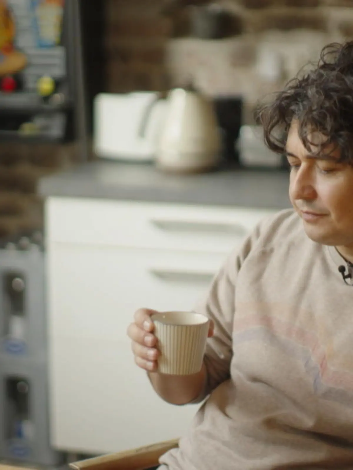 Macht Kaffee wirklich wach? Oder am Ende nur süchtig? Wir checken fünf Mythen. Außerdem machen unsere RTL-Reporter Marlena und Emrah ein extremes Kaffee-Experiment.
