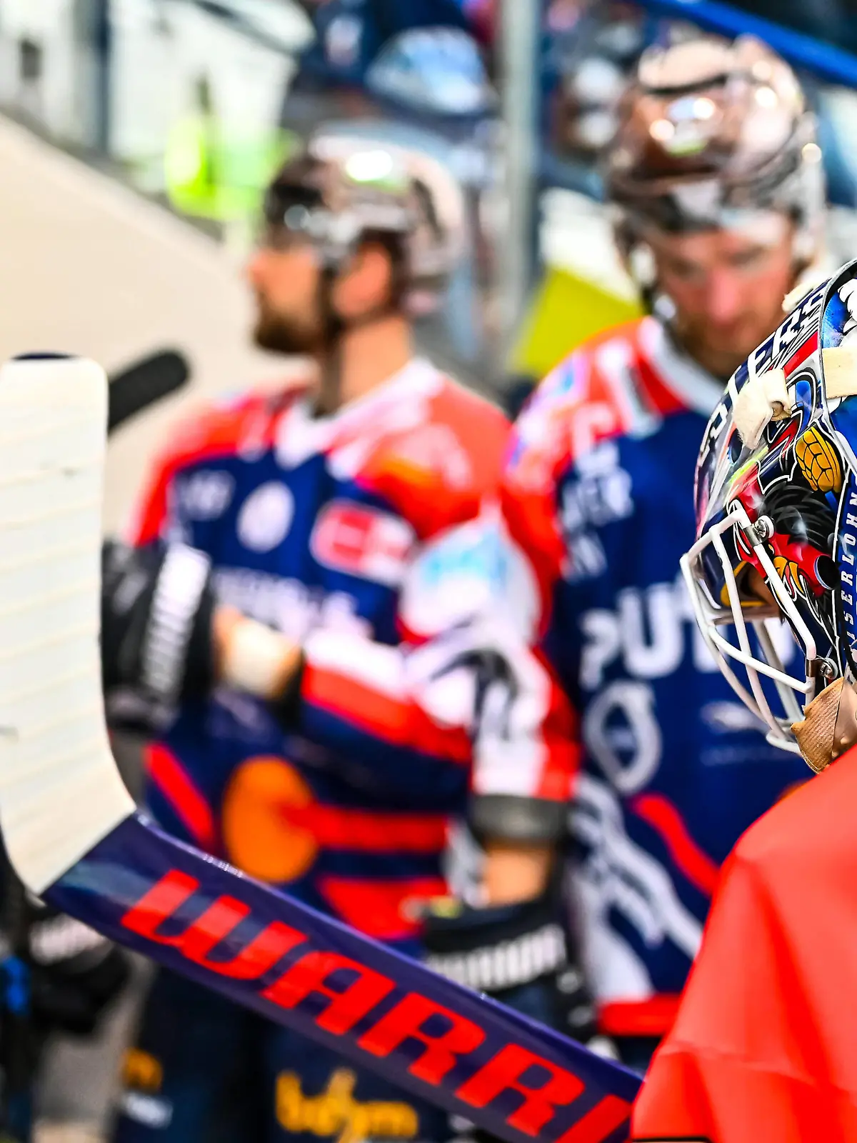  Feature, Symbolfoto, Andreas Andy Jenike Iserlohn Roosters, 92, Iserlohn Roosters vs. ERC Ingolstadt, Penny-DEL, Eishockey Hauptrundenspiel, Saison 2021/2022, 23.12.2021, Iserlohn Roosters vs. ERC Ingolstadt, Penny-DEL, 23.12.2021, Foto: Jonas Brockmann/ Eibner Pressefoto Iserlohn *** Feature, symbol photo, Andreas Andy Jenike Iserlohn Roosters, 92 , Iserlohn Roosters vs ERC Ingolstadt, Penny DEL, ice hockey main round game, 2021 2022 season, 23 12 2021, Iserlohn Roosters vs ERC Ingolstadt, Penny DEL, 23 12 2021, photo Jonas Brockmann Eibner Pressefoto Iserlohn. Copyright: xJonasxBrockmann/xEibner-Pressefox EP_JBN