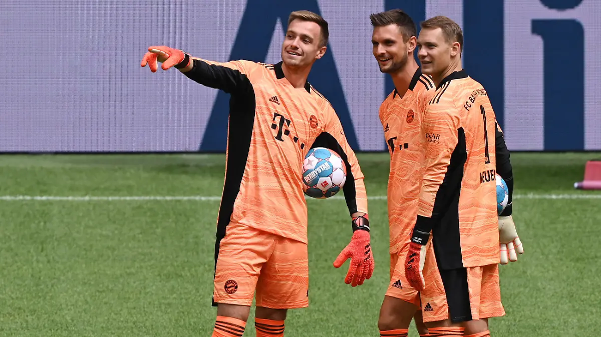 Fussball 1. Bundesliga Saison 2021/2022 Teampraesentation FC Bayern Muenchen in der Allianz Arena 04.08.2021 Torwart Christian Fruechtl, Torwart Sven Ulreich und Torwart Manuel Neuer (v.li.) FOTO: ULMER Pressebildagentur xxNOxMODELxRELEASExx