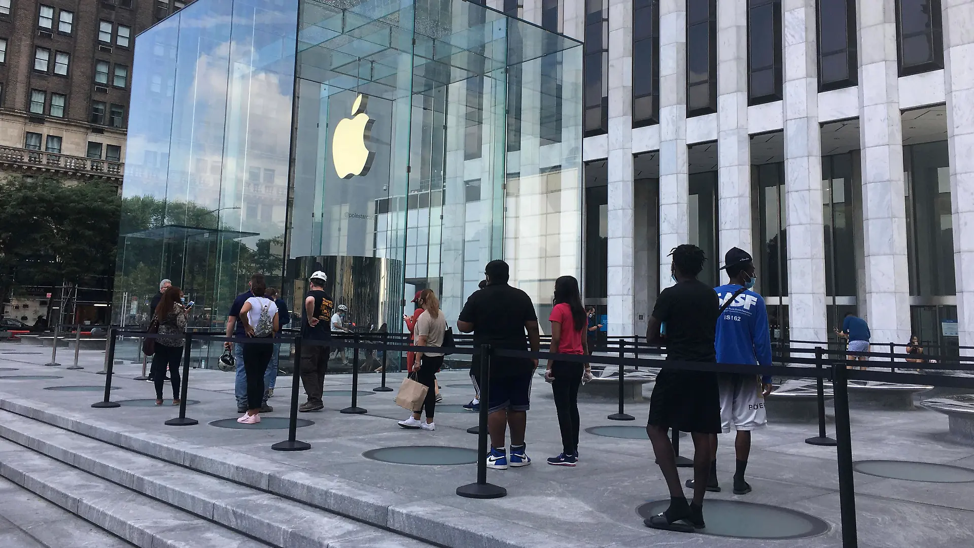 JANUARY 3rd 2022: Apple Inc. becomes the first company to reach $3 trillion market value during intraday trading. - File Photo by: zz/STRF/STAR MAX/IPx 2020 7/17/20 Social distancing measures at The Apple Store on Fifth Avenue in Midtown Manhattan on July 17, 2020 as certain restrictions are eased as part of the Phase 3 Reopening in New York City during the worldwide coronavirus pandemic. (NYC)
