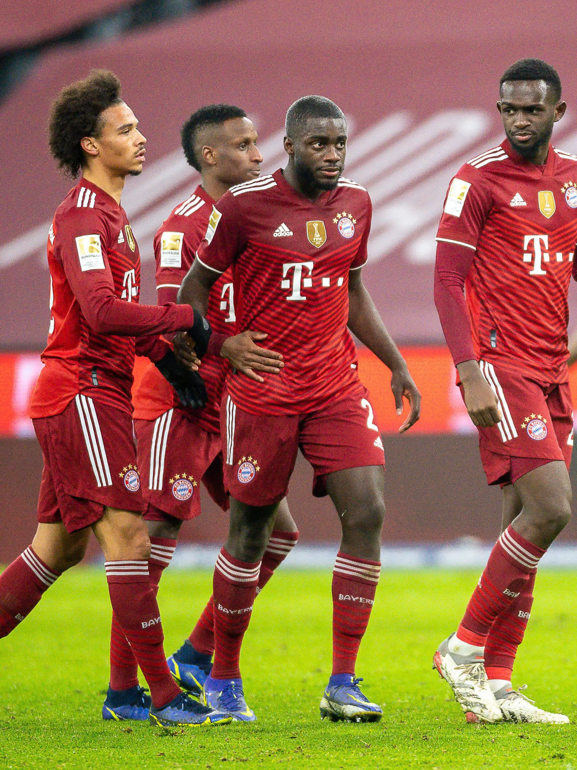  Tor zum 4:0 durch Robert Lewandowski FC Bayern Muenchen, 09, Leroy Sane FC Bayern Muenchen, 10, Bouna Sarr FC Bayern Muenchen, 20, Dayot Upamecano FC Bayern Muenchen, 02, Tanguy Nianzou FC Bayern Muenchen, 23, GER, FC Bayern Muenchen vs. VFL Wolfsburg, Fussball, Bundesliga, 17. Spieltag, Spielzeit 2021/2022, 17.12.2021, DFB/DFL regulations prohibit any use of photographs as image sequences and/or quasi-video., GER, FC Bayern Muenchen vs. VFL Wolfsburg, Fussball, Bundesliga, 17. Spieltag, Spielzeit 2021/2022, 17.12.2021 Muenchen *** Goal for 4 0 by Robert Lewandowski FC Bayern Muenchen, 09 , Leroy Sane FC Bayern Muenchen, 10 , Bouna Sarr FC Bayern Muenchen, 20 , Dayot Upamecano FC Bayern Muenchen, 02 , Tanguy Nianzou FC Bayern Muenchen, 23 , GER, FC Bayern Muenchen vs VFL Wolfsburg, Fussball, Bundesliga, 17 Spieltag, Spielzeit 2021 2022, 17 12 2021, DFB DFL regulations prohibit any use of photographs as image sequences and or quasi video , GER, FC Bayern Muenchen vs VFL Wolfsburg, Football, Bundesliga, 17 Spieltag, Spielzeit 2021 2022, 17 12 2021 Muenchen Copyright: xEibner-Pressefoto/SaschaxWaltherx EP_EER