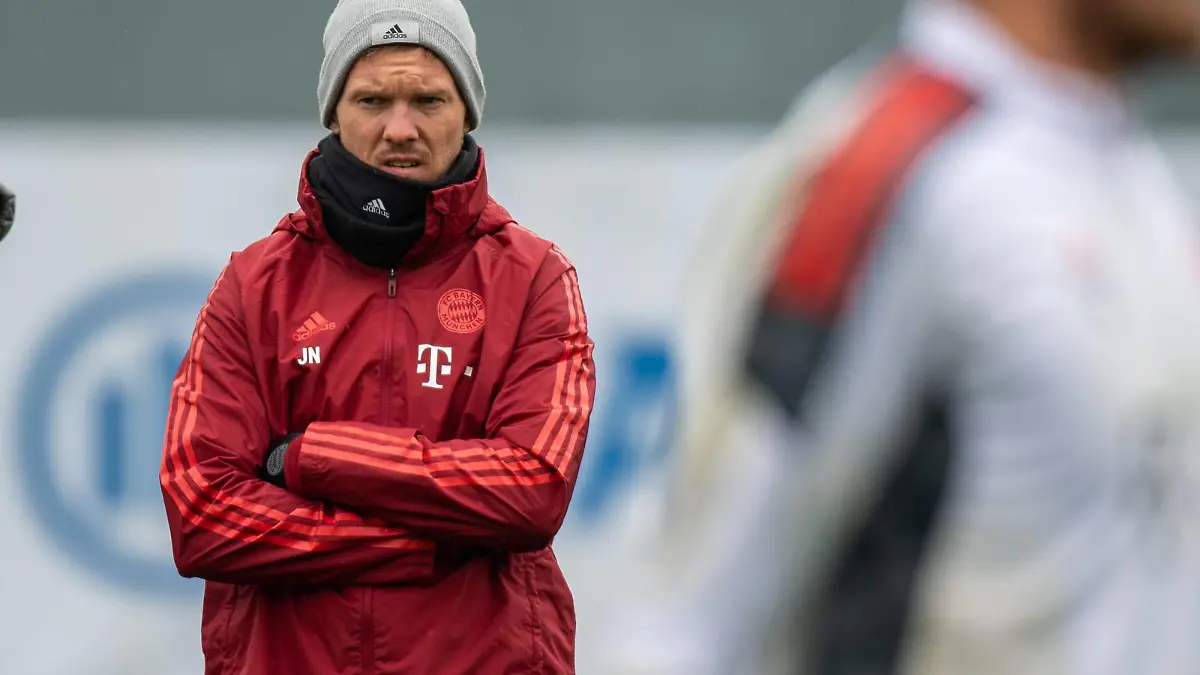 Head coach Julian Nagelsmann FC Bayern Muenchen, FC Bayern Muenchen Training, Saison 2021/2022 an der Saebener Strasse. 22.11.2021 Muenchen Bayern Deutschland *** Head coach Julian Nagelsmann FC Bayern Muenchen , FC Bayern Muenchen training, season 2021 2022 at Saebener Strasse 22 11 2021 Muenchen Bayern Germany Copyright: xkolbert-press/UlrichxGamelx