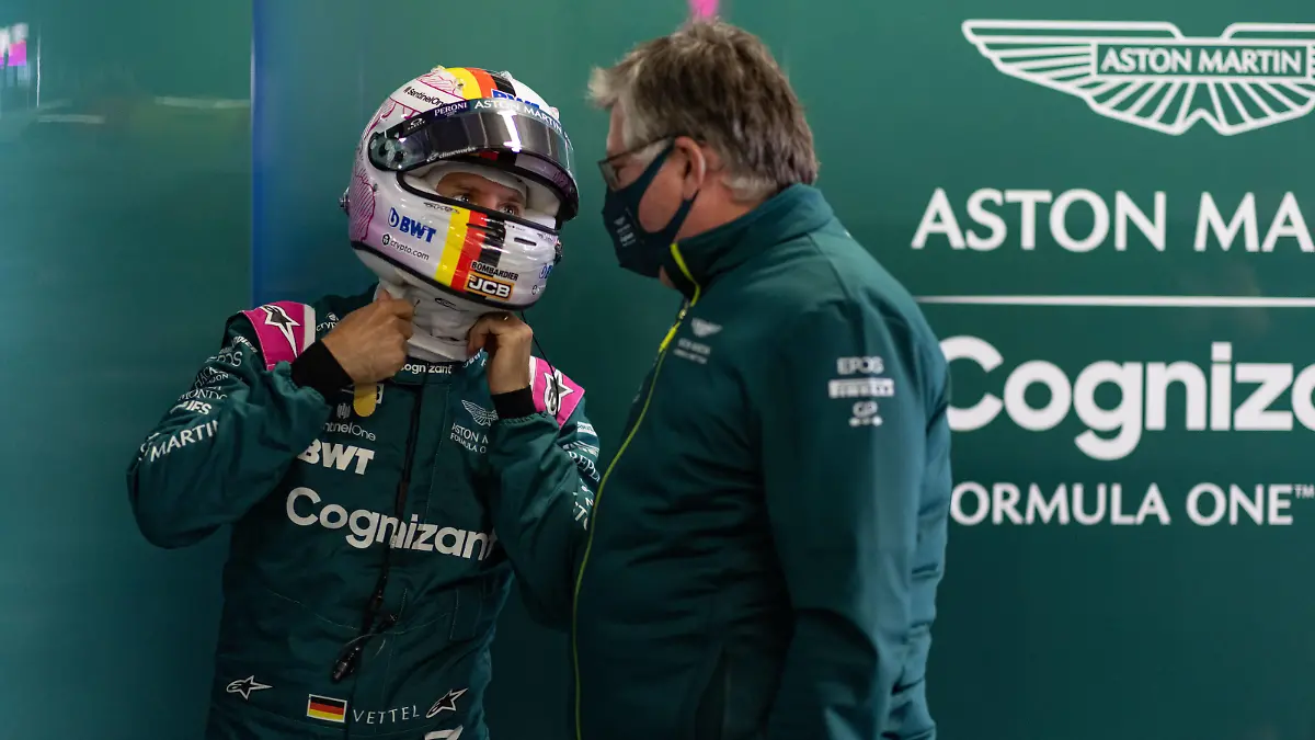 Formula 1 2021: Portuguese GP ALGARVE INTERNATIONAL CIRCUIT, PORTUGAL - MAY 01: Sebastian Vettel, Aston Martin, with Otmar Szafnauer, Team Principal and CEO, Aston Martin F1 during the Portuguese GP at Algarve International Circuit on Saturday May 01, 2021 in Portimao, Portugal. Photo by Glenn Dunbar / LAT Images Images PUBLICATIONxINxGERxSUIxAUTxHUNxONLY GP2103_125442_J5A4235 