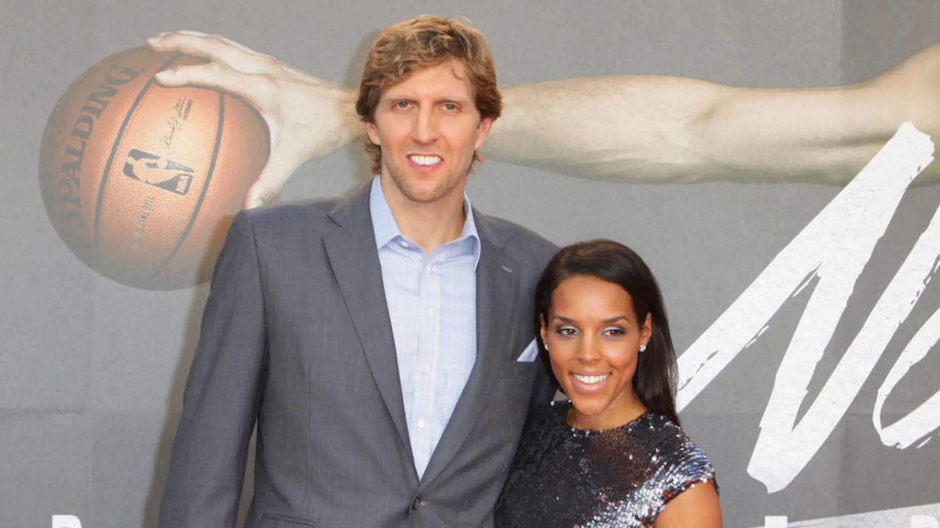 Dirk Nowitzki mit seiner Frau Jessica bei der Premiere seines Films "Nowitzki - Der perfekte Wurf" im September 2014