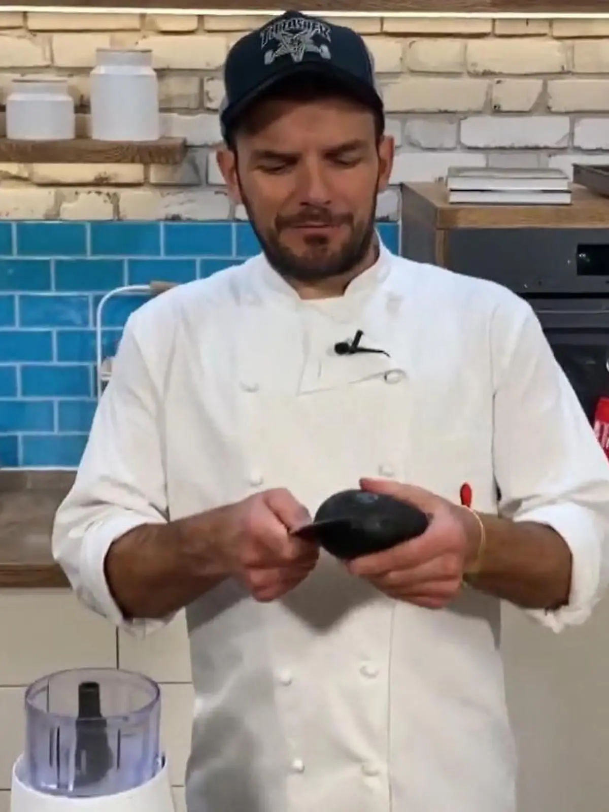 Bild zu: "Für diesen Avocado-Hummus braucht ihr nur fünf Minuten!"