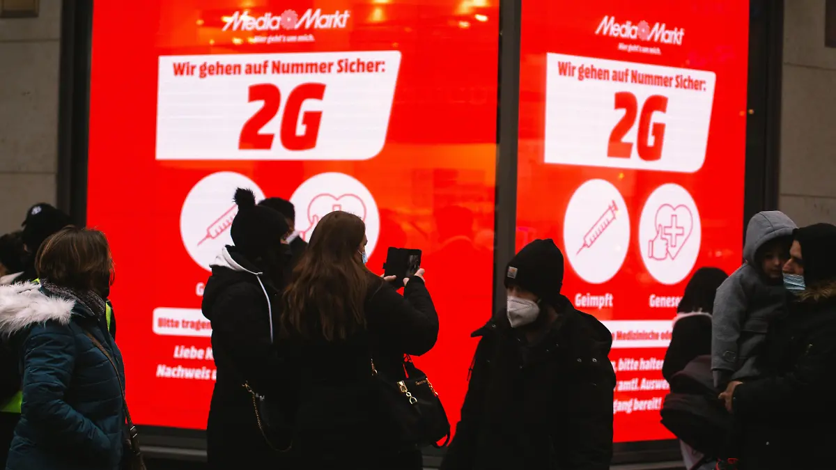 2G is seen displayed on the monitor of Mediamarkt electronical store at the city center of Cologne, germany on December 19, 2021 during the advent sunday shopping day as Omicron cases surge in Europe (Photo by Ying Tang/NurPhoto)