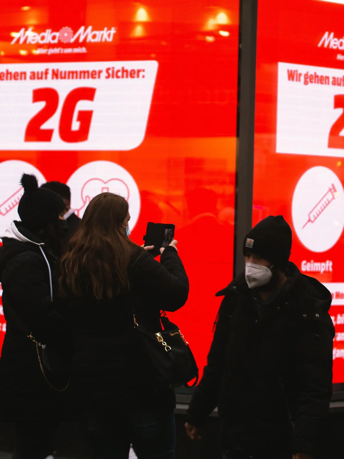 2G is seen displayed on the monitor of Mediamarkt electronical store at the city center of Cologne, germany on December 19, 2021 during the advent sunday shopping day as Omicron cases surge in Europe (Photo by Ying Tang/NurPhoto)
