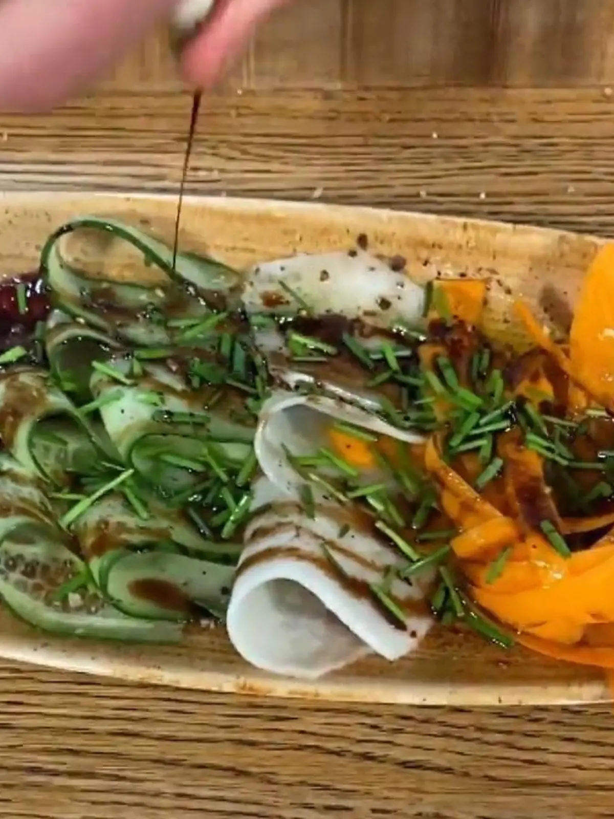 Gesund, lecker, schnell gemacht: Das Gemüse-Carpaccio mit heißem Olivenöl von Steffen Henssler.