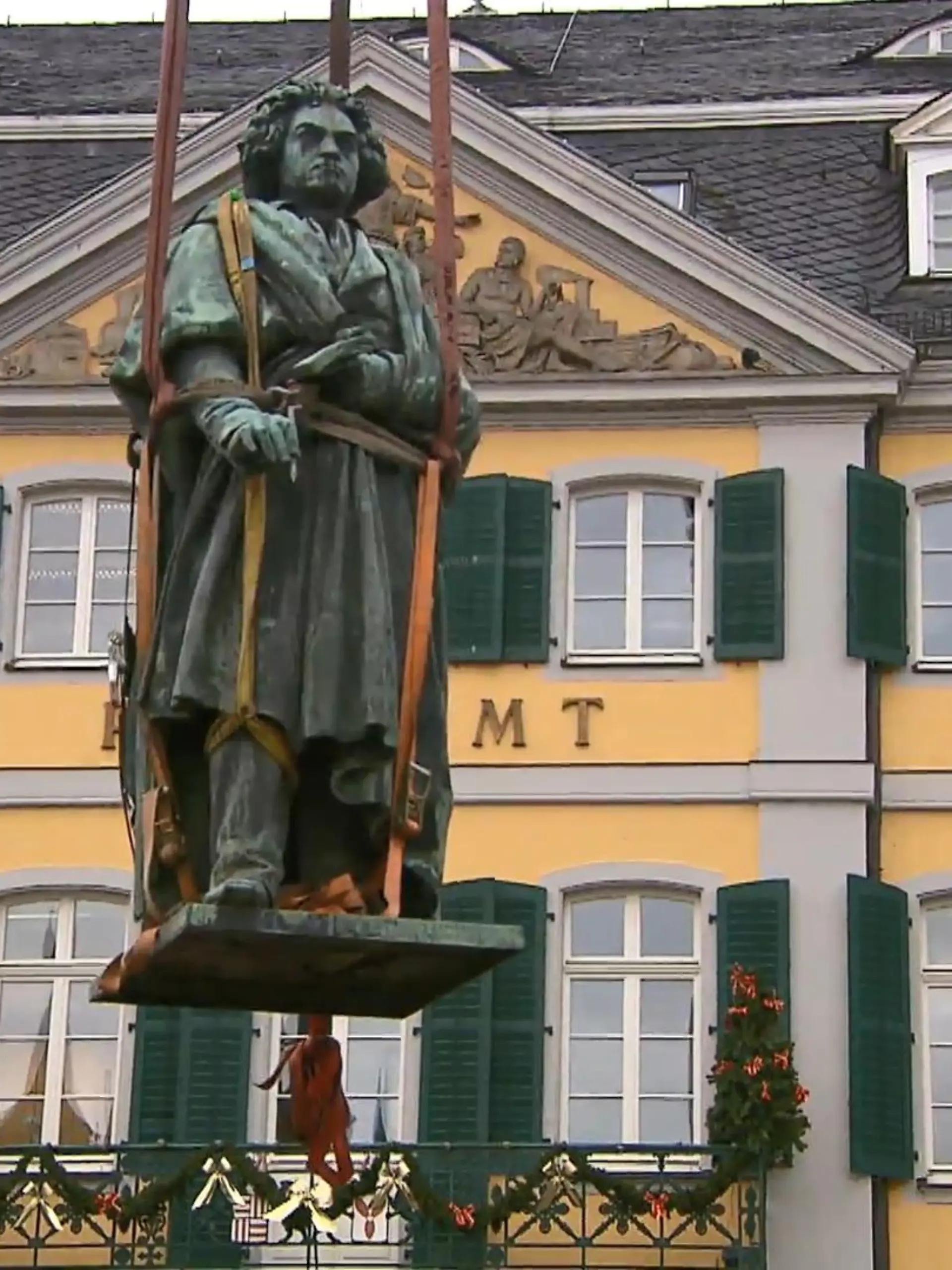 Bild zu: "Denkmal vom Sockel geholt"
