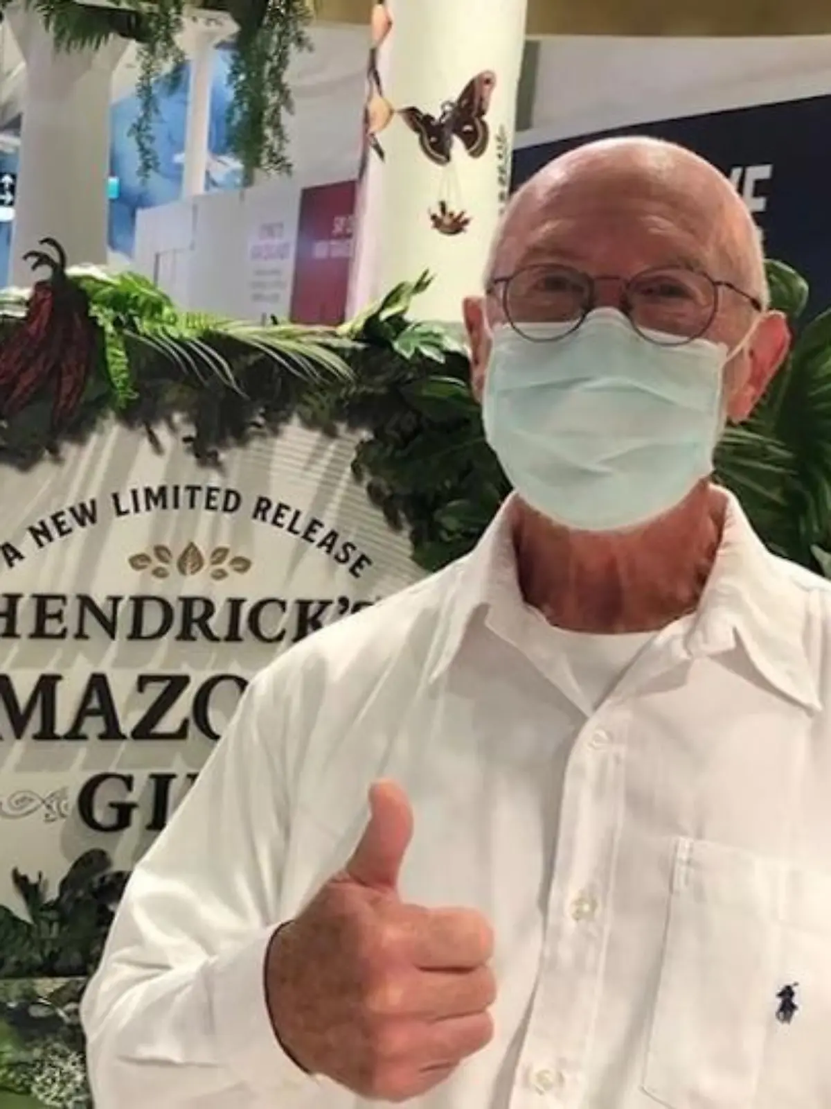 Bild zu: "Dr. Bob macht den Abflug nach Südafrika"