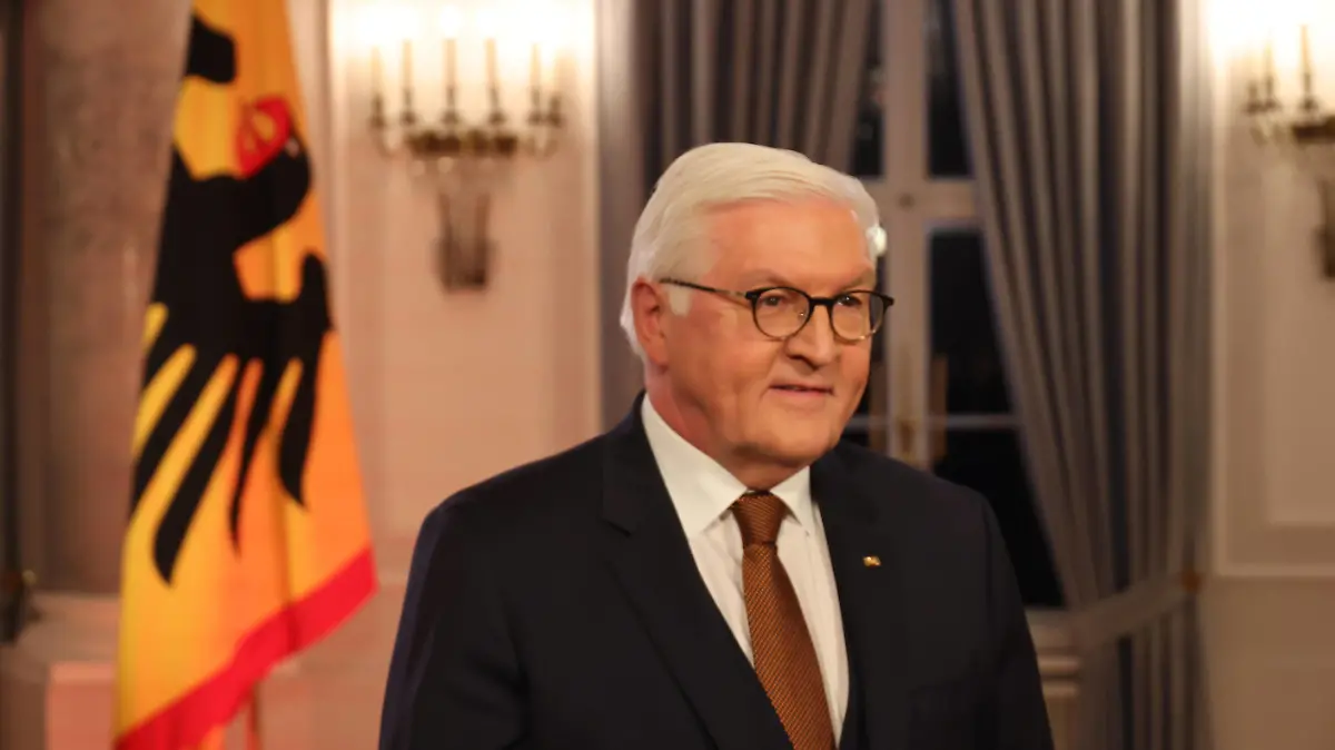Bundespraesident im Schloss 22.12.2021, Germany, Berlin, Bundespraesidalamt Schloss Bellevue, Weihnachtsansprache des Bundespraesidenten Frank-Walter Steinmeier im Schloss Bellevue, Berlin Berlin Germany *** German President at the Bellevue Palace 22 12 2021, Germany, Berlin, Federal Presidents Office Bellevue Palace, Christmas speech of the German President Frank Walter Steinmeier at the Bellevue Palace, Berlin Berlin Germany