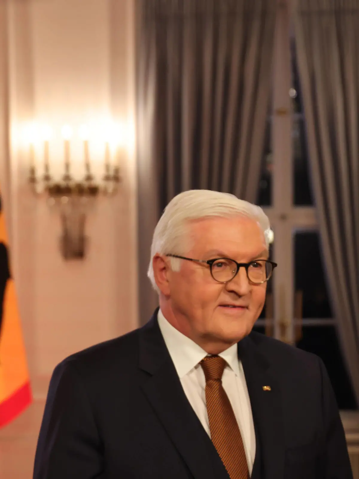  Bundespraesident im Schloss 22.12.2021, Germany, Berlin, Bundespraesidalamt Schloss Bellevue, Weihnachtsansprache des Bundespraesidenten Frank-Walter Steinmeier im Schloss Bellevue, Berlin Berlin Germany *** German President at the Bellevue Palace 22 12 2021, Germany, Berlin, Federal Presidents Office Bellevue Palace, Christmas speech of the German President Frank Walter Steinmeier at the Bellevue Palace, Berlin Berlin Germany