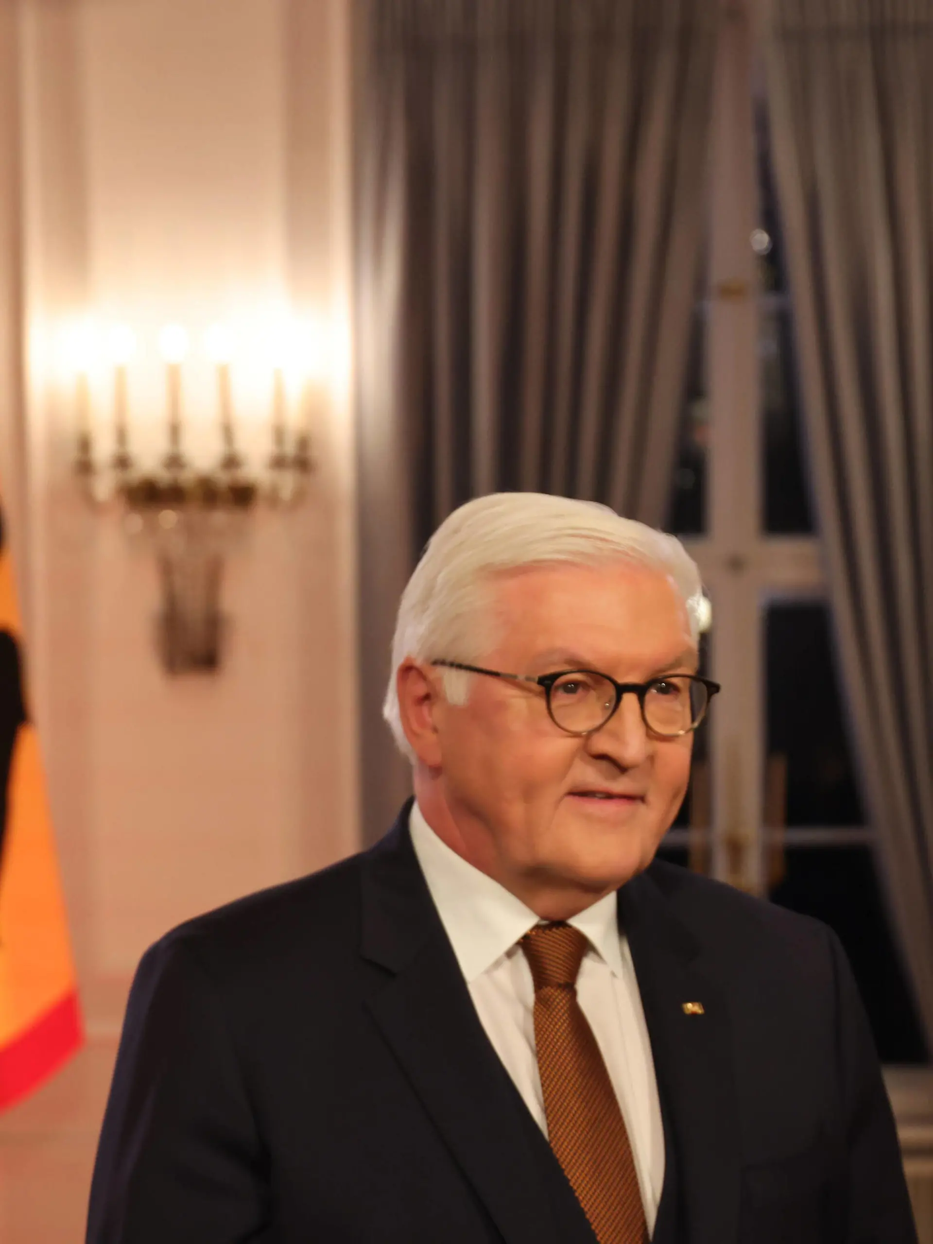  Bundespraesident im Schloss 22.12.2021, Germany, Berlin, Bundespraesidalamt Schloss Bellevue, Weihnachtsansprache des Bundespraesidenten Frank-Walter Steinmeier im Schloss Bellevue, Berlin Berlin Germany *** German President at the Bellevue Palace 22 12 2021, Germany, Berlin, Federal Presidents Office Bellevue Palace, Christmas speech of the German President Frank Walter Steinmeier at the Bellevue Palace, Berlin Berlin Germany