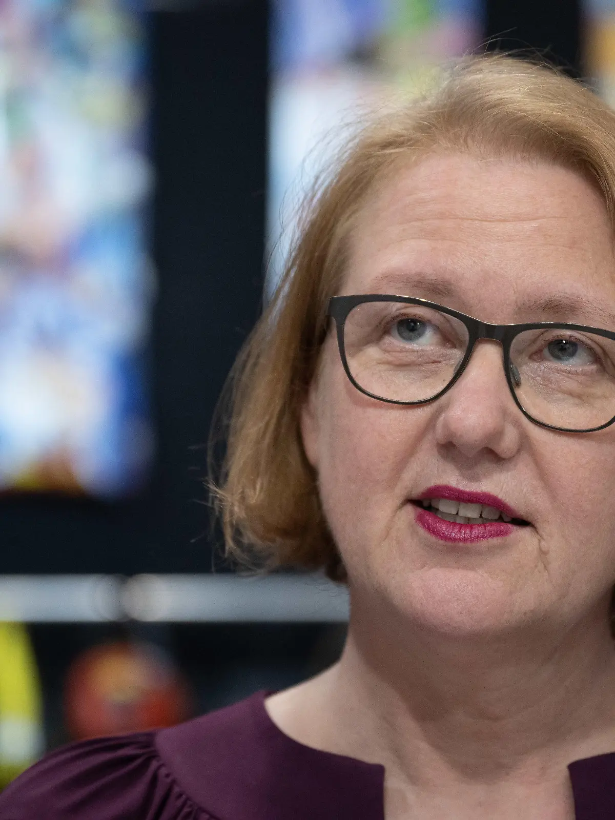 ARCHIV - 30.04.2023, Sachsen, Leipzig: Lisa Paus (Bündnis90/Die Grünen), Bundesministerin für Familie, Senioren, Frauen und Jugend, bei einem Besuch der Leipziger Buchmesse. Sie berät in Potsdam mit den Jugend- und Familienministerinnen und -ministern der Länder. (zu dpa: «Familienministerin hält Einigung bei Kindergrundsicherung für möglich») Foto: Hendrik Schmidt/dpa +++ dpa-Bildfunk +++