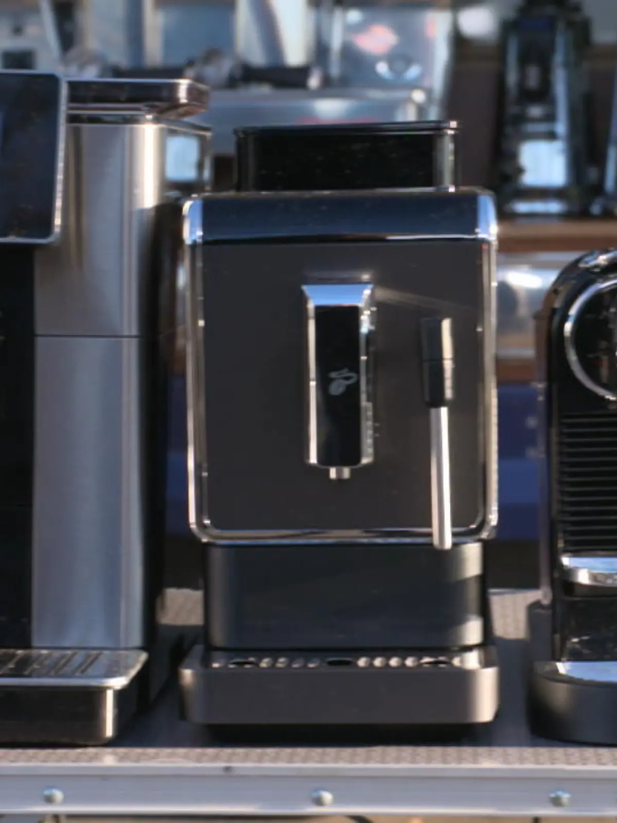 Es ist das beliebteste Heißgetränk der Deutschen – der Kaffee! Rund 164 Liter trinkten wir davon im Schnitt jedes Jahr. In Deutschland geht der Trend seit Jahren Richtung Vollautomat – jeder dritte Haushalt hat schon einen, während die klassische Kaffeemaschine langsam verschwindet.