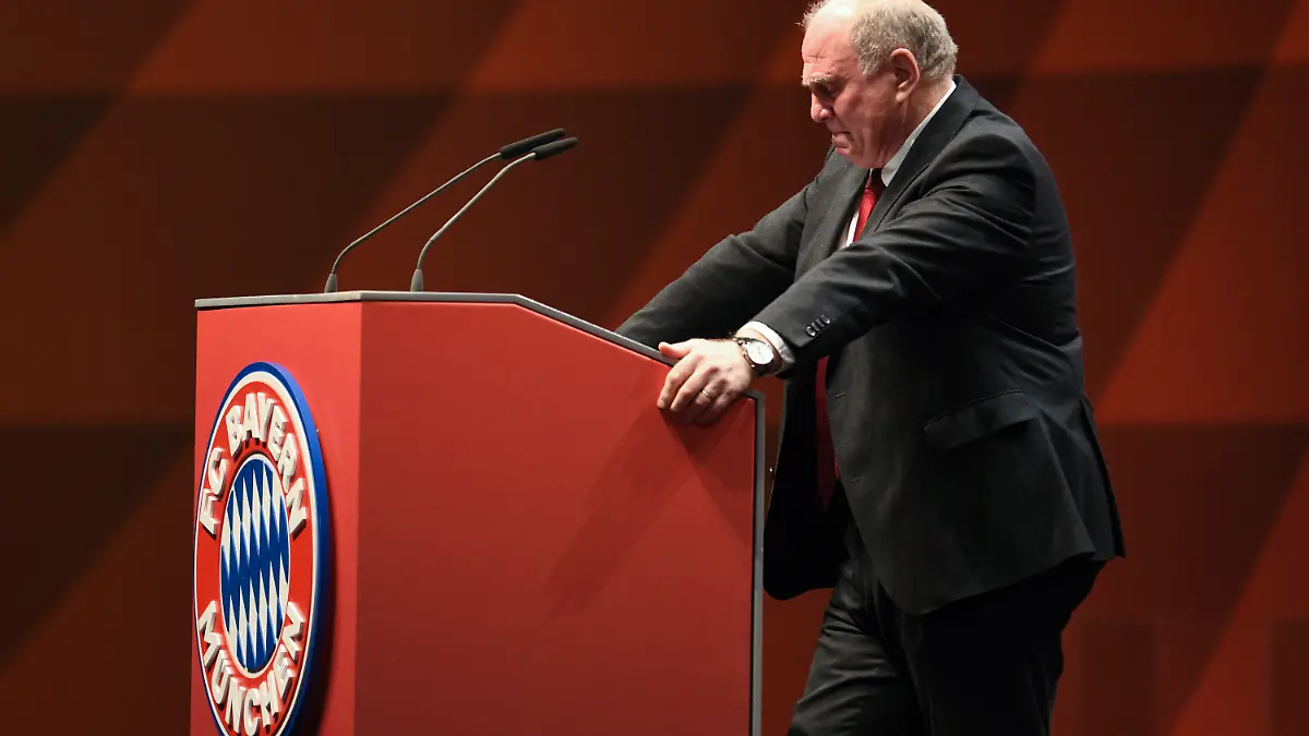 ARCHIV - 15.11.2019, Bayern, München: Fußball: Bundesliga, Jahreshauptversammlung FC Bayern München in der Olympiahalle. Uli Hoeneß, Präsident des FC Bayern, reagiert während der Jahreshauptversammlung. (zu dpa ««Glückskind» Hoeneß wird 70: Der FC Bayern prägt weiter sein Leben») Foto: Tobias Hase/dpa +++ dpa-Bildfunk +++