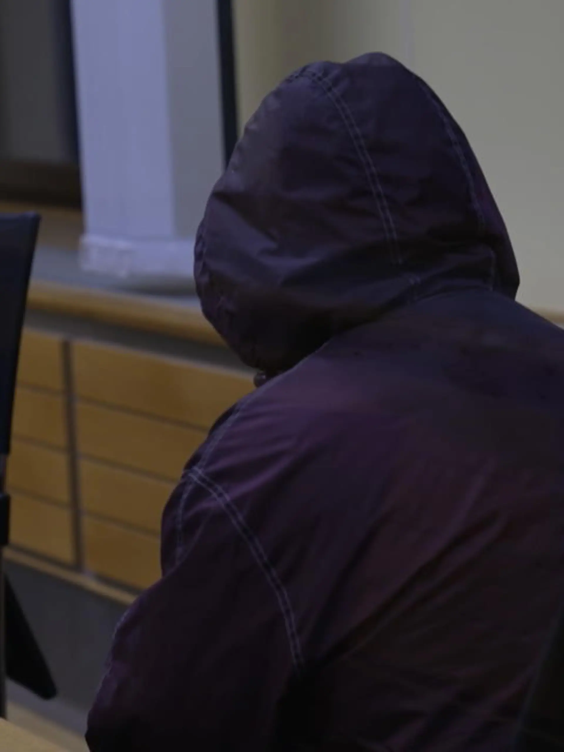 Ein 64-Jähriger aus Sachsen soll seine Tochter und seine Enkelin jeweils als Kinder jahrelang sexuell missbraucht haben. Nach jahrelangem Schweigen haben die beiden Frauen, heute18 und 39 Jahre alt, ihren gemeinsamen Peiniger jetzt angezeigt.