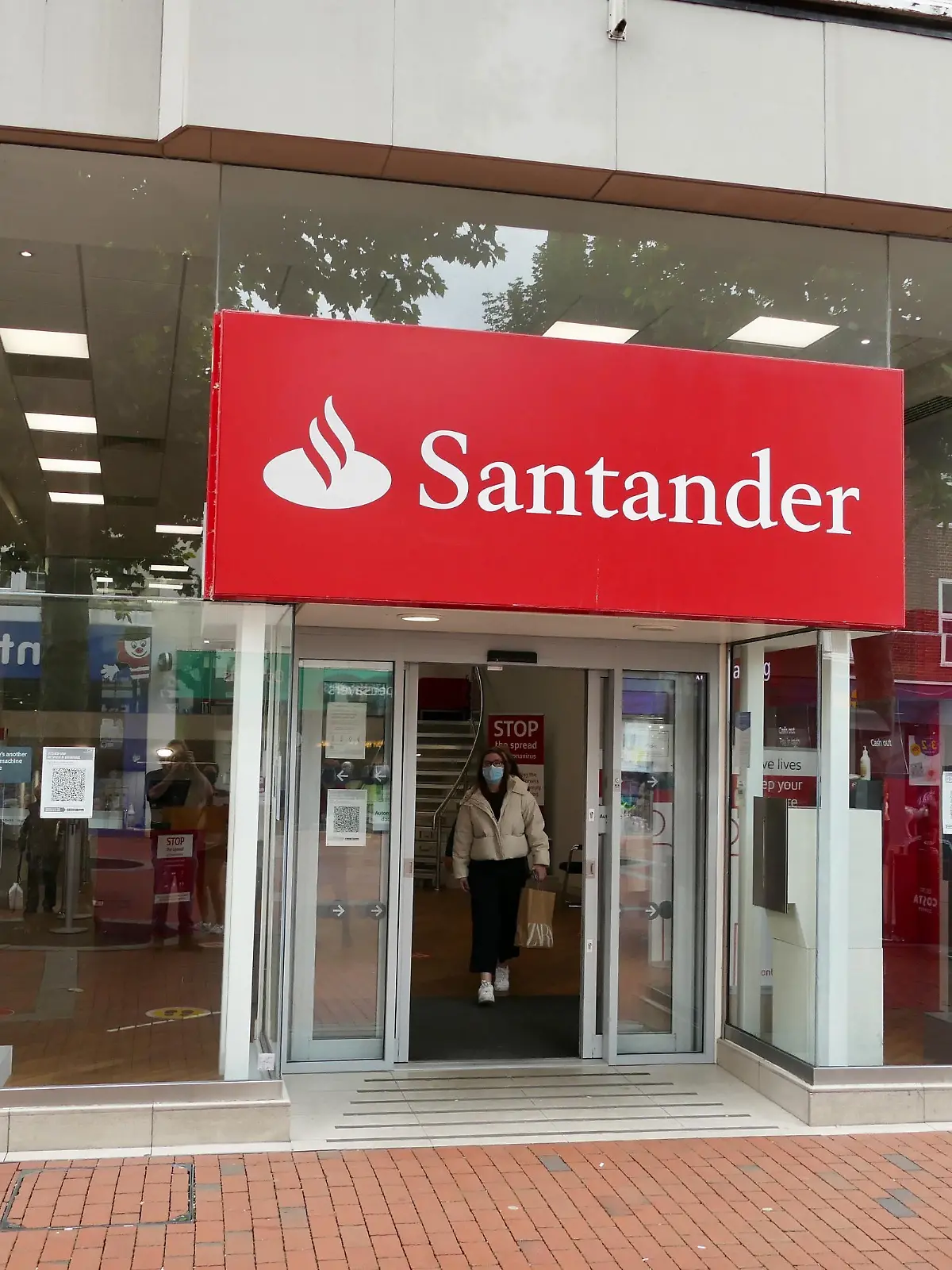 Santander has announced 75 UK branches will be closing down. The high street bank has released a full list of branches affected by the closures. The coronavirus pandemic has accelerated the movement towards online banking following three national lockdowns and people eager to limit personal contact. In March, the banking firm announced plans to close 111 stores by the end of August., Credit:Geoffrey Swaine / Avalon