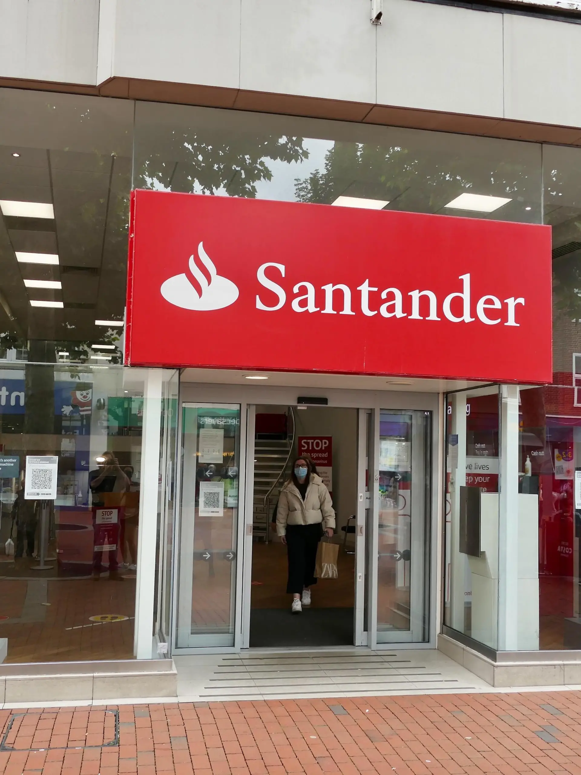 Santander has announced 75 UK branches will be closing down. The high street bank has released a full list of branches affected by the closures. The coronavirus pandemic has accelerated the movement towards online banking following three national lockdowns and people eager to limit personal contact. In March, the banking firm announced plans to close 111 stores by the end of August., Credit:Geoffrey Swaine / Avalon