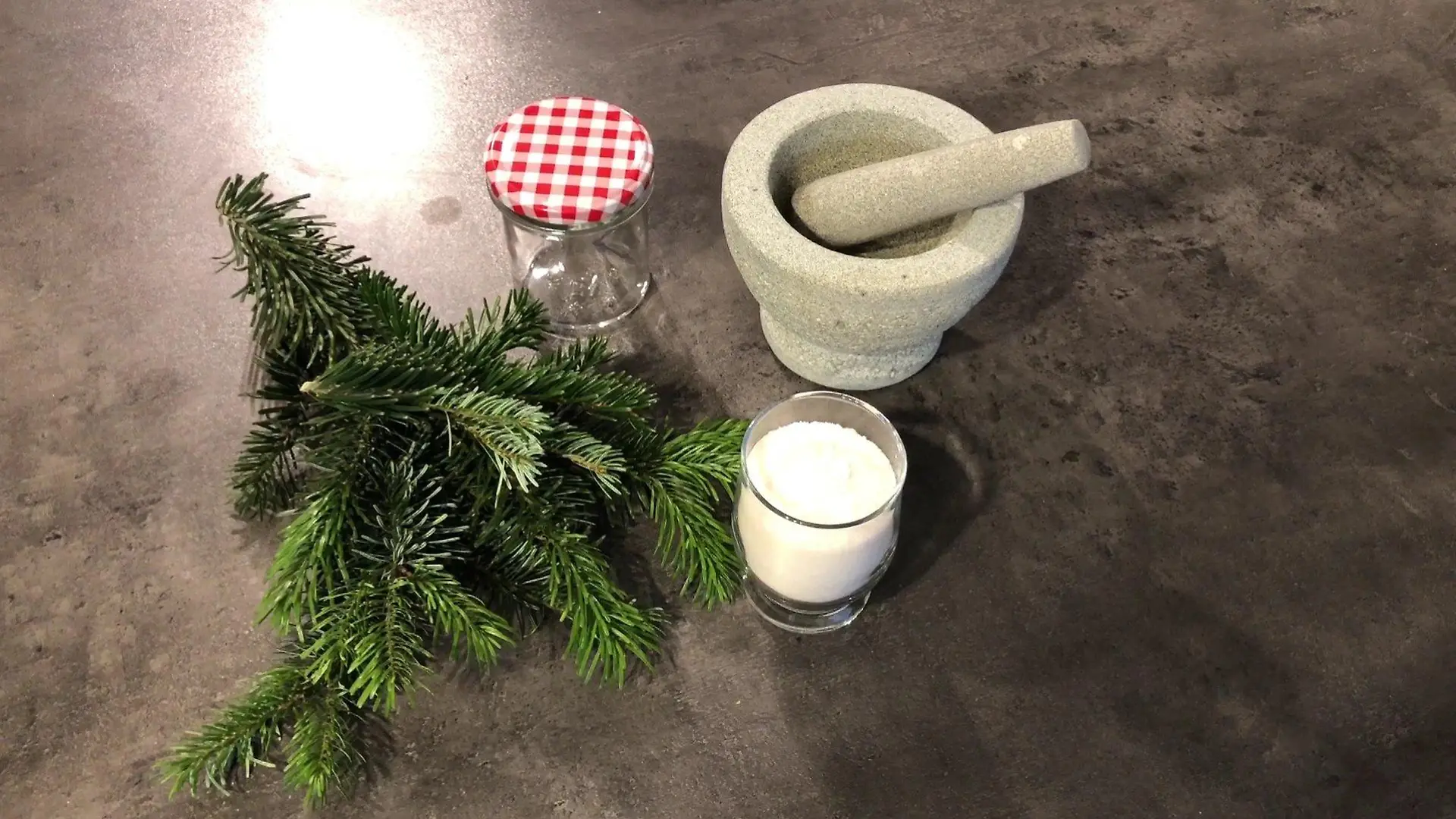 Ein leckeres Gewürz mit Waldaroma in nur wenigen Schritten!