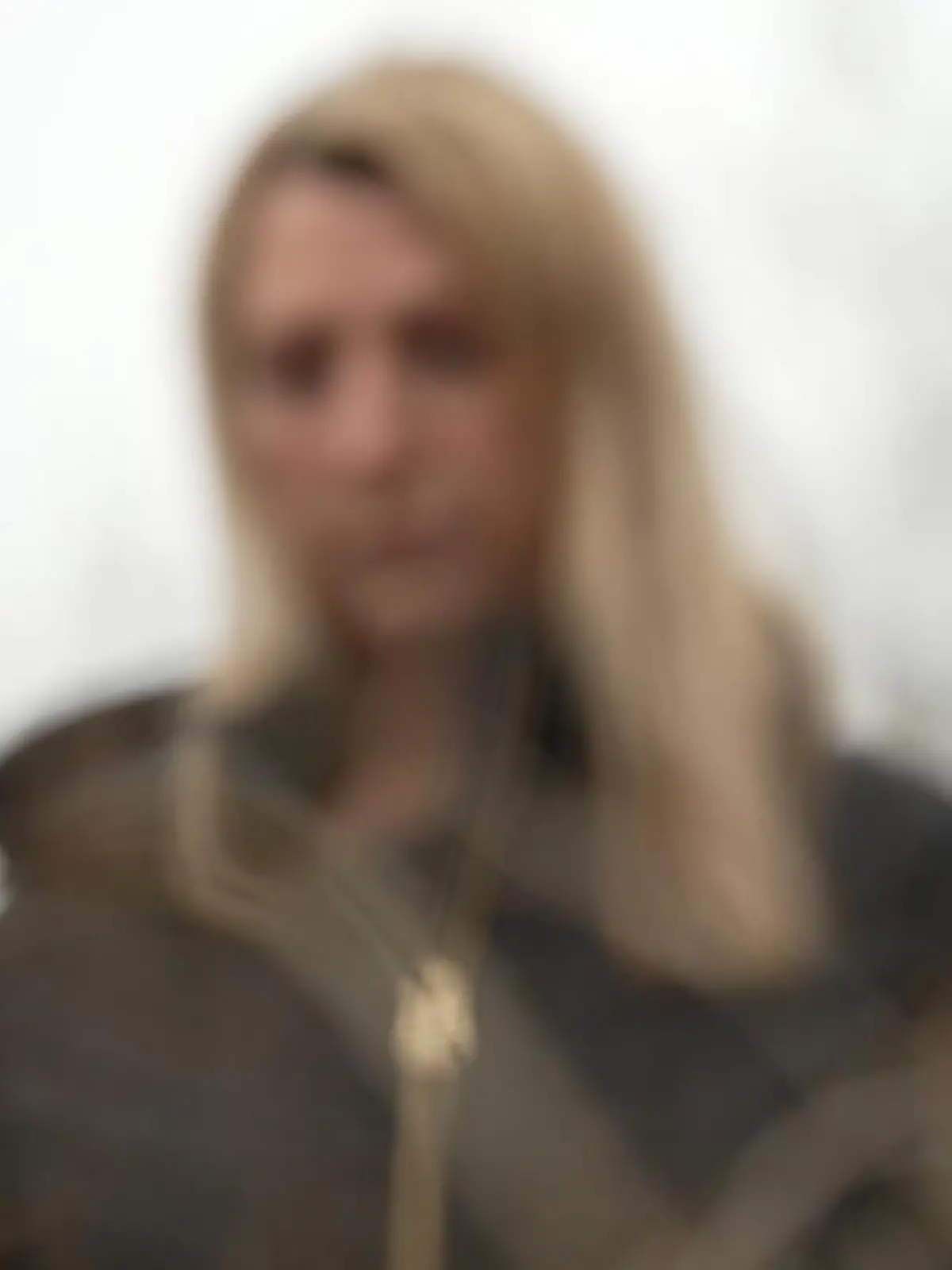 Aus Eifersucht soll der Ex-Mann von Florence K. mit dem Messer auf sie eingestochen haben. Die 36-Jährige überlebt die Attacke nur knapp. Heute beginnt für sie der Prozess gegen ihren eigenen Ex-Mann. Und wir begleiten das Opfer auf den Parkplatz, wo ihr Raymond K. ihrem Leben mutmaßlich ein Ende setzen wollte.