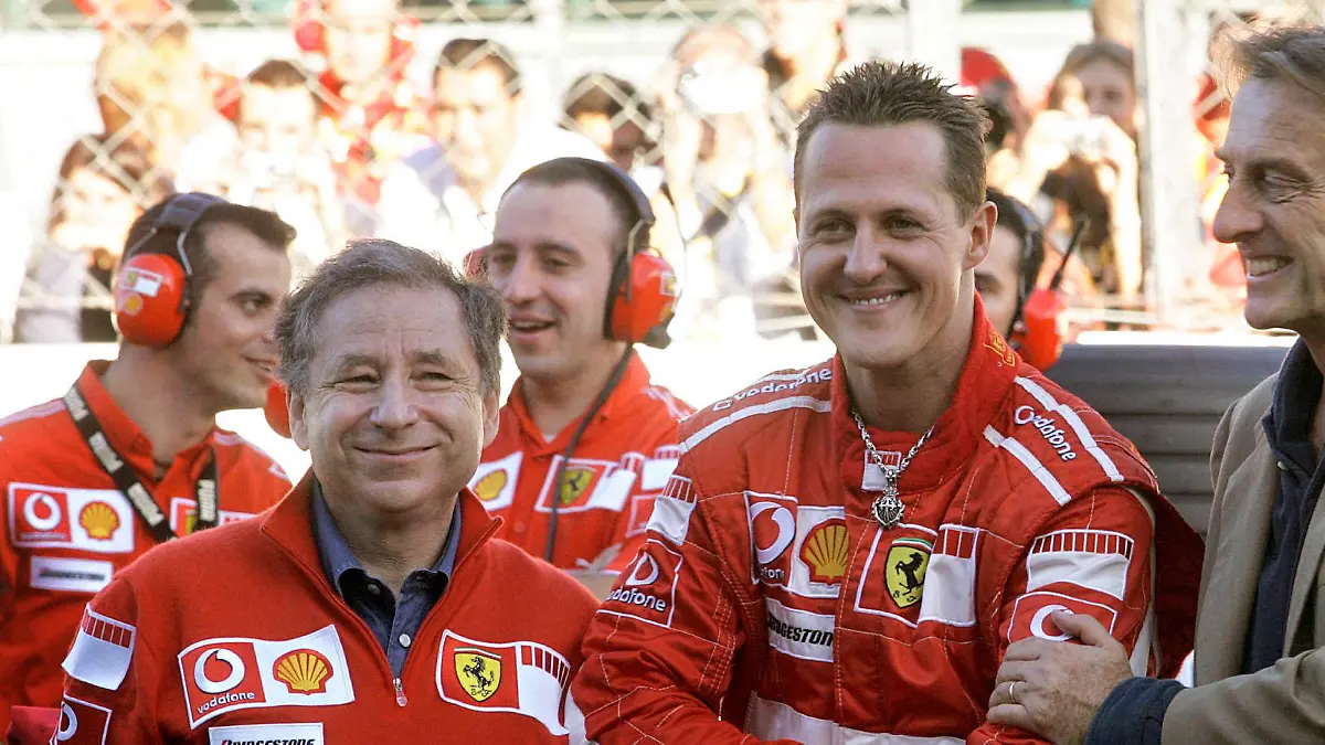FILE - German Formula One driver Michael Schumacher (C) stands amidst managing director of Ferrari Jean Todt (L) and team's president Luca Cordero di Montezemolo in Monza on Sunday 29 October 2006 during the Ferrari Days, the traditional event organized by Ferrari at the end of the season to celebrate together with supporters. EPA/FABRIZIO RADAELLI (zu dpa-Meldung: «Ferrari erinnert zu Schumachers Geburtstag an gemeinsame Erfolge» vom 03.01.2014) +++(c) dpa - Bildfunk+++