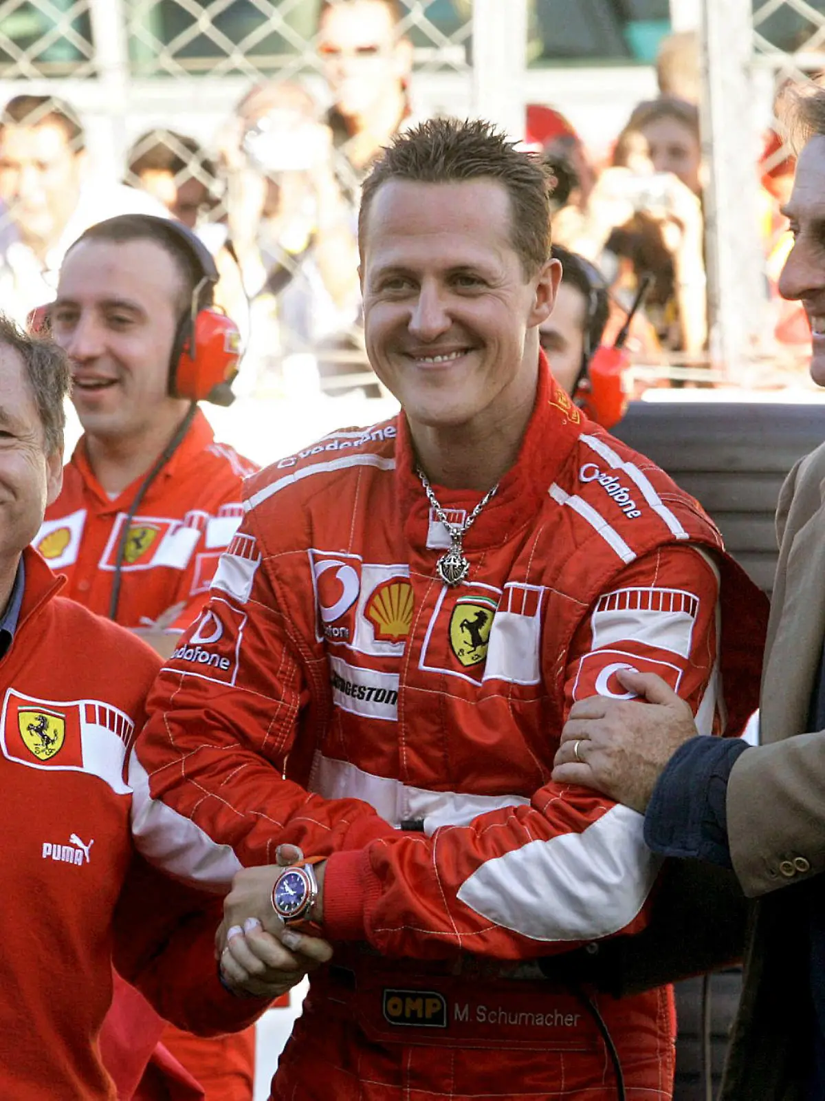 FILE - German Formula One driver Michael Schumacher (C) stands amidst managing director of Ferrari Jean Todt (L) and team's president Luca Cordero di Montezemolo in Monza on Sunday 29 October 2006 during the Ferrari Days, the traditional event organized by Ferrari at the end of the season to celebrate together with supporters. EPA/FABRIZIO RADAELLI (zu dpa-Meldung: «Ferrari erinnert zu Schumachers Geburtstag an gemeinsame Erfolge» vom 03.01.2014) +++(c) dpa - Bildfunk+++
