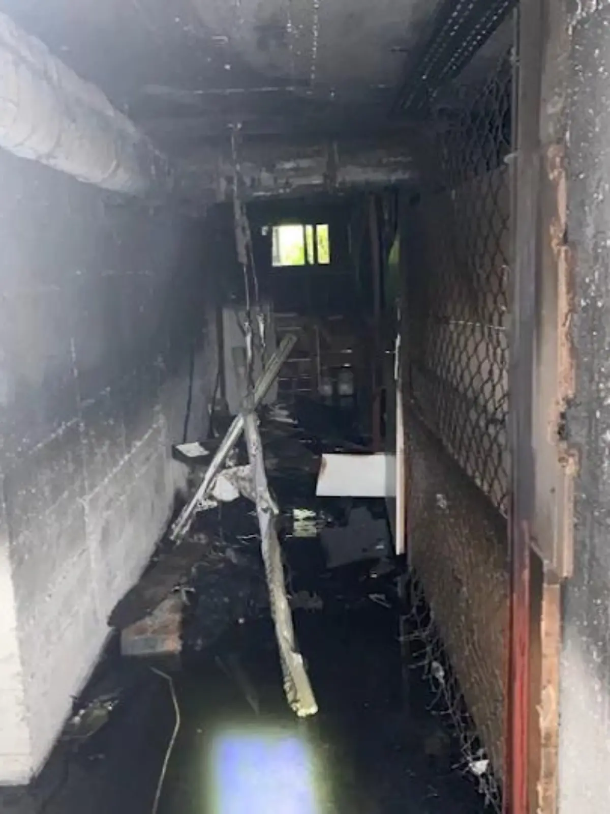 Bild zu: "Feuer in Mehrfamilienhaus"