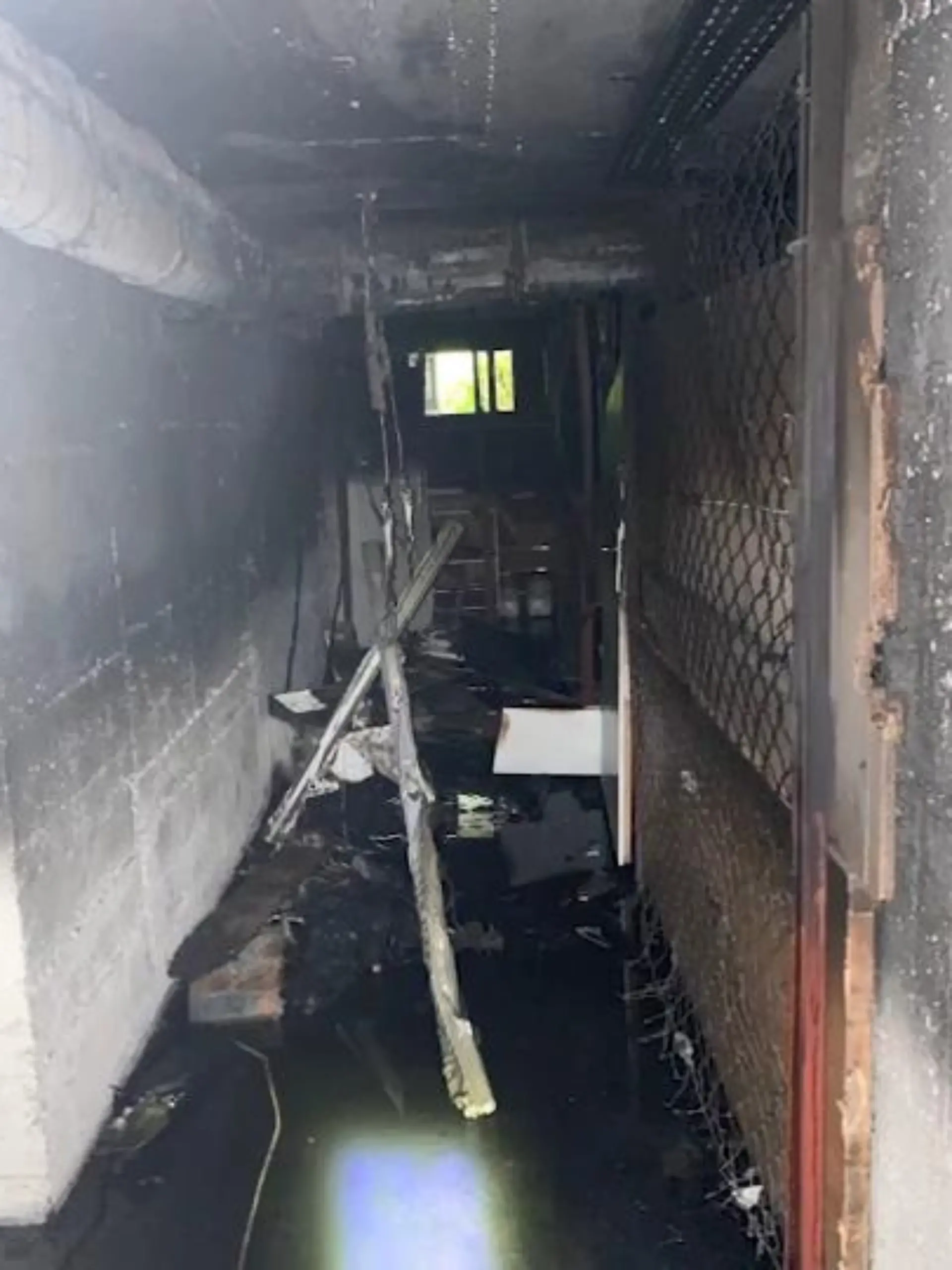 Bild zu: "Feuer in Mehrfamilienhaus"