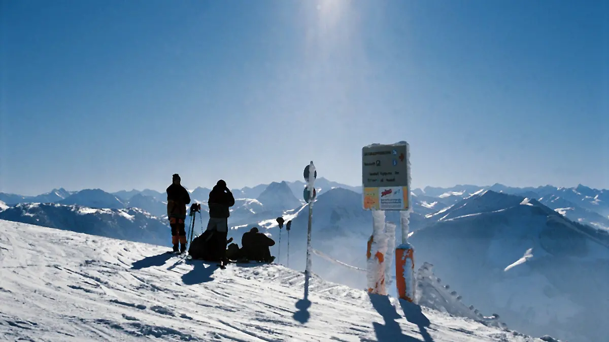Zum Themendienst-Bericht 'Tourismus/Österreich/Wintersport/KORR/' von Hilke Maunder vom 30. Januar: 250 Pistenkilometer für Skifahrer, Carver und Snowboarder - die Ski Welt Wilder Kaiser-Brixental ist das größte zusammenhängende Skigebiet Österreichs.(Honorarfreie Veröffentlichung nur für gms-Themendienst-Bezieher mit dem Quellenhinweis 'Tourismusverband Wilder Kaiser-Brixental/gms' undnur in Zusammenhang mit oben genanntem Artikel)