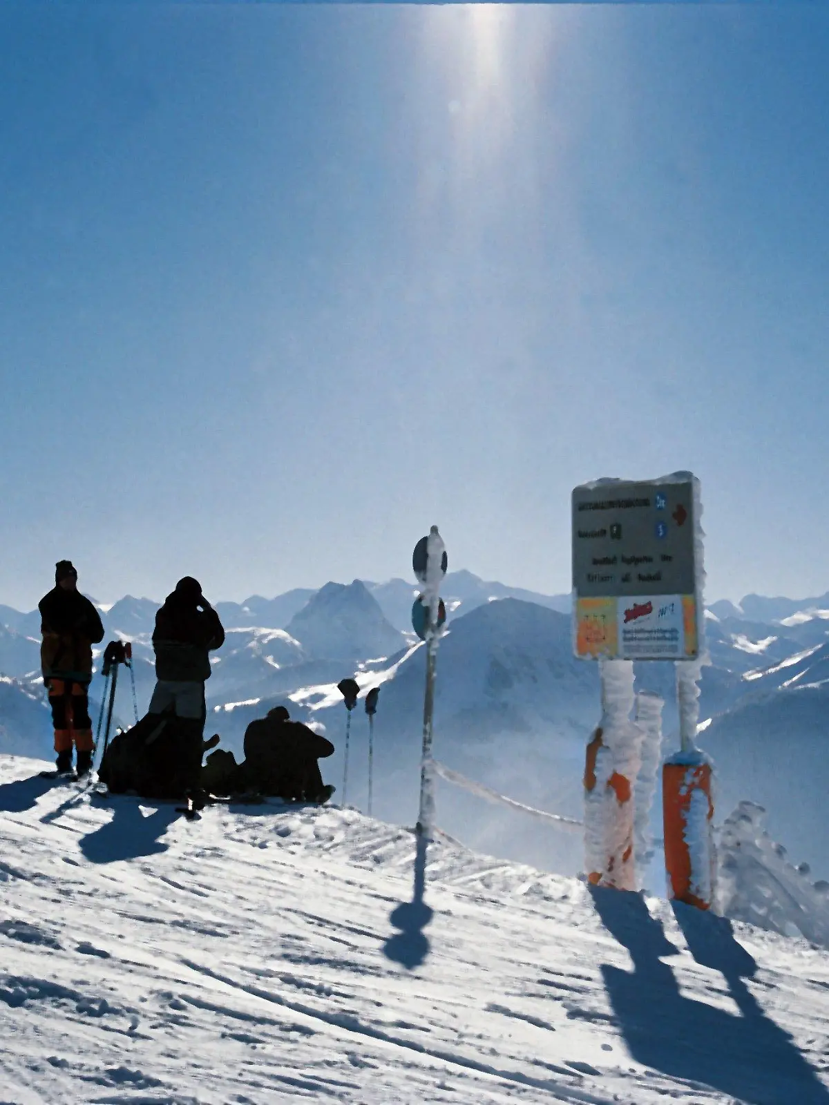 Zum Themendienst-Bericht 'Tourismus/Österreich/Wintersport/KORR/' von Hilke Maunder vom 30. Januar: 250 Pistenkilometer für Skifahrer, Carver und Snowboarder - die Ski Welt Wilder Kaiser-Brixental ist das größte zusammenhängende Skigebiet Österreichs.(Honorarfreie Veröffentlichung nur für gms-Themendienst-Bezieher mit dem Quellenhinweis 'Tourismusverband Wilder Kaiser-Brixental/gms' undnur in Zusammenhang mit oben genanntem Artikel)