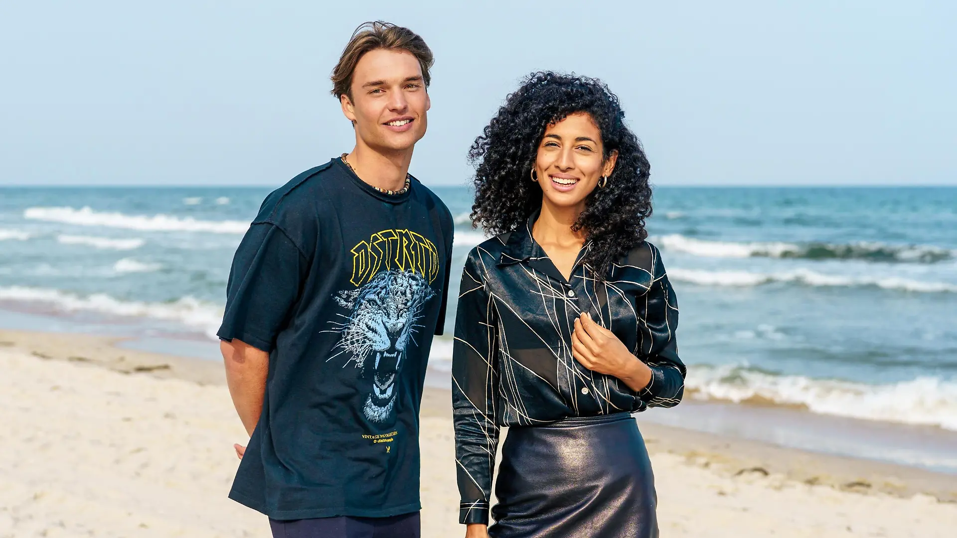 Arne-Carlos Böttcher und Carmela Bonomi
Die Verwendung des sendungsbezogenen Materials ist nur mit dem Hinweis und Verlinkung auf RTL+ gestattet.