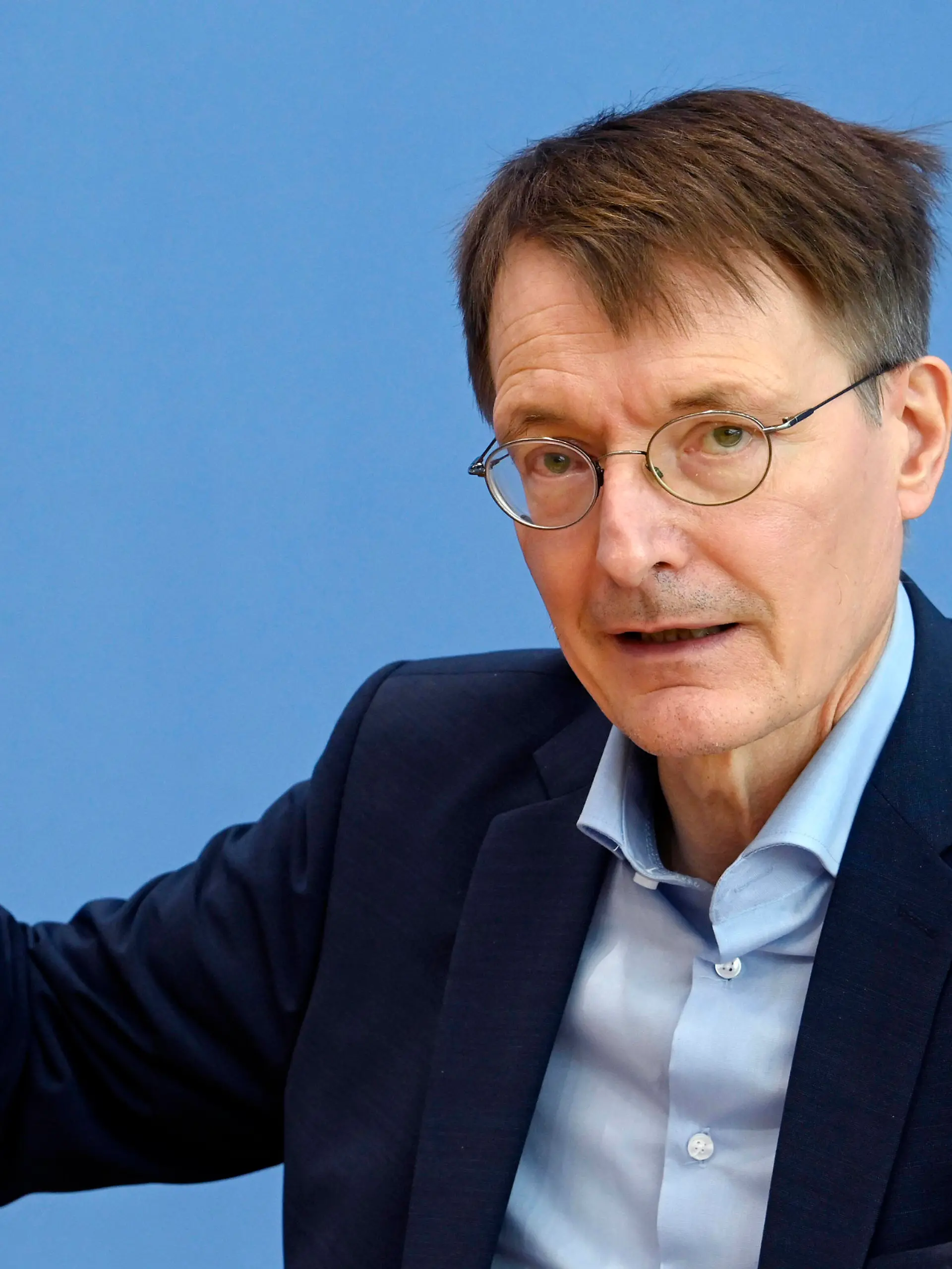 News Bilder des Tages Karl Lauterbach bei der Pressekonferenz zur aktuellen Corona-Lage im Haus der Bundespressekonferenz. Berlin, 22.12.2021 *** Karl Lauterbach at the press conference on the current Corona situation in the House of the Federal Press Conference Berlin, 22 12 2021 Foto:xF.xKernx/xFuturexImage