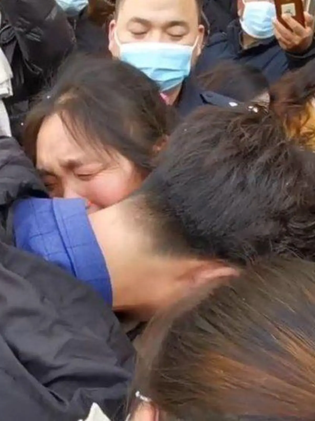 Li Jingwei wird als Vierjähriger entführt. Über 30 Jahre später findet er zurück zu seiner Familie.