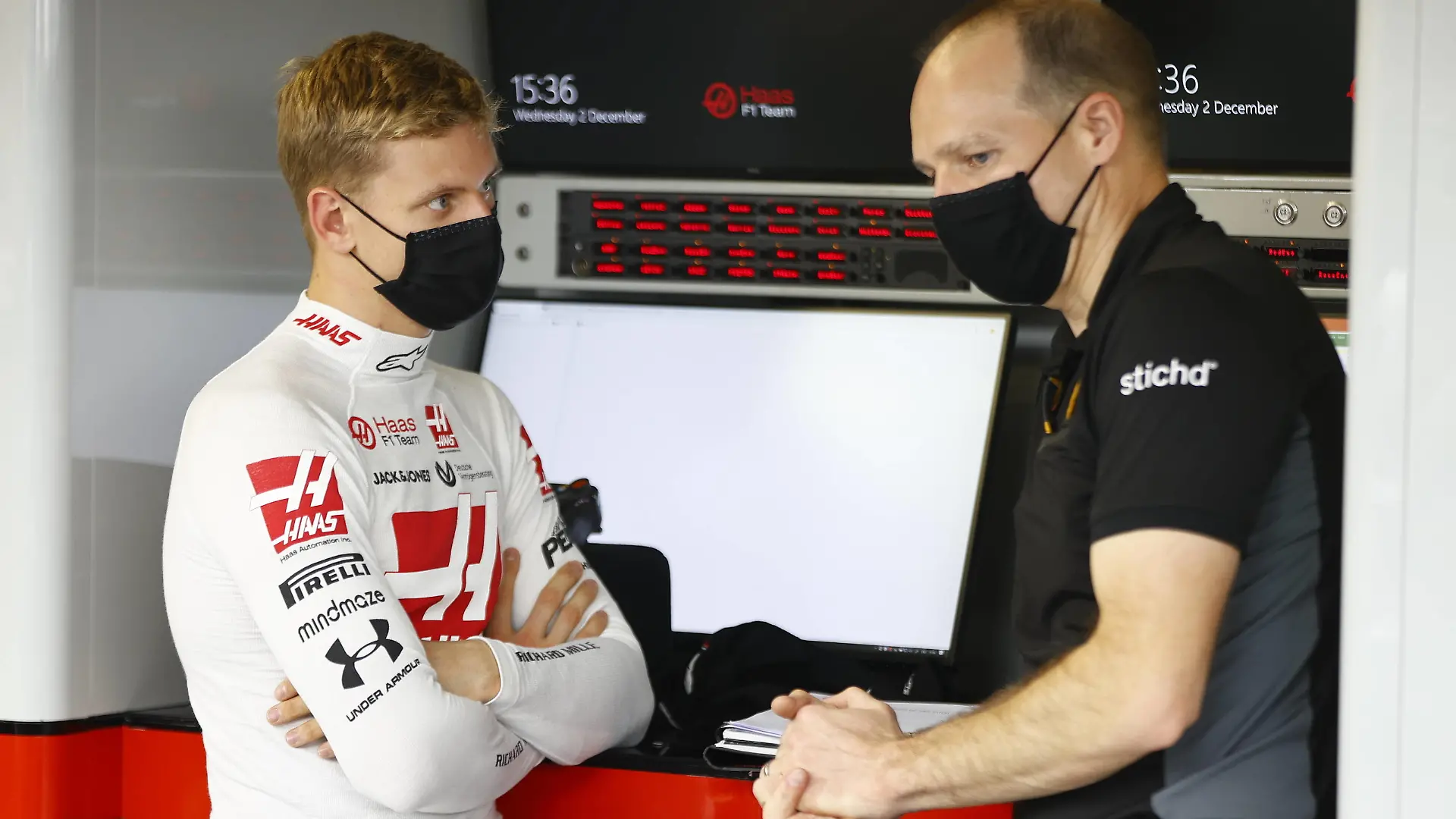 2020 Sakhir GP BAHRAIN INTERNATIONAL CIRCUIT, BAHRAIN - DECEMBER 02: Mick Schumacher speaks with race engineer Gary Gannon during the Sakhir GP at Bahrain International Circuit on Wednesday December 02, 2020 in Sakhir, Bahrain. Photo by Andy Hone / LAT Images Images PUBLICATIONxINxGERxSUIxAUTxHUNxONLY GP2016_133537_ONZ7500