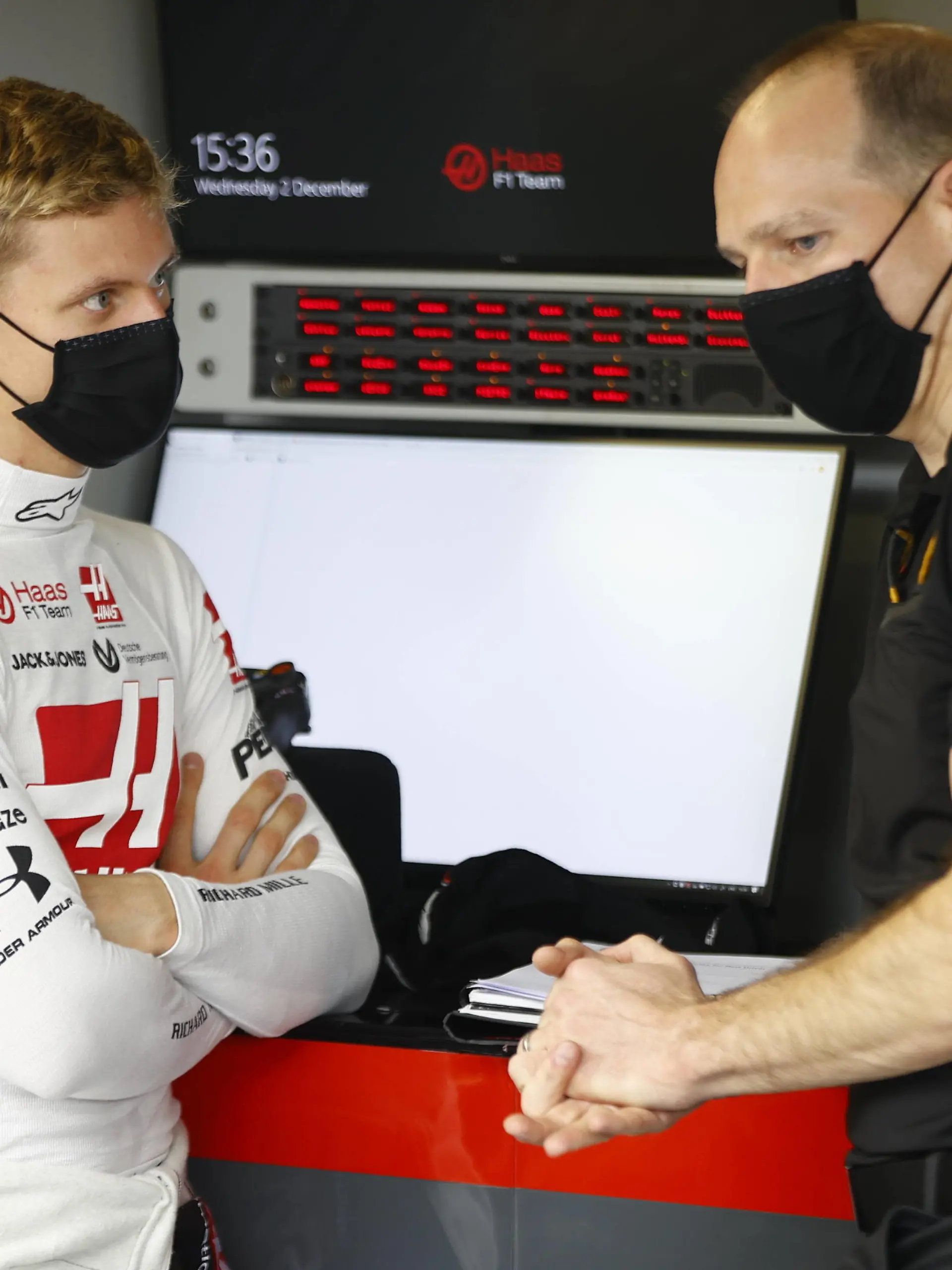 2020 Sakhir GP BAHRAIN INTERNATIONAL CIRCUIT, BAHRAIN - DECEMBER 02: Mick Schumacher speaks with race engineer Gary Gannon during the Sakhir GP at Bahrain International Circuit on Wednesday December 02, 2020 in Sakhir, Bahrain. Photo by Andy Hone / LAT Images Images PUBLICATIONxINxGERxSUIxAUTxHUNxONLY GP2016_133537_ONZ7500 