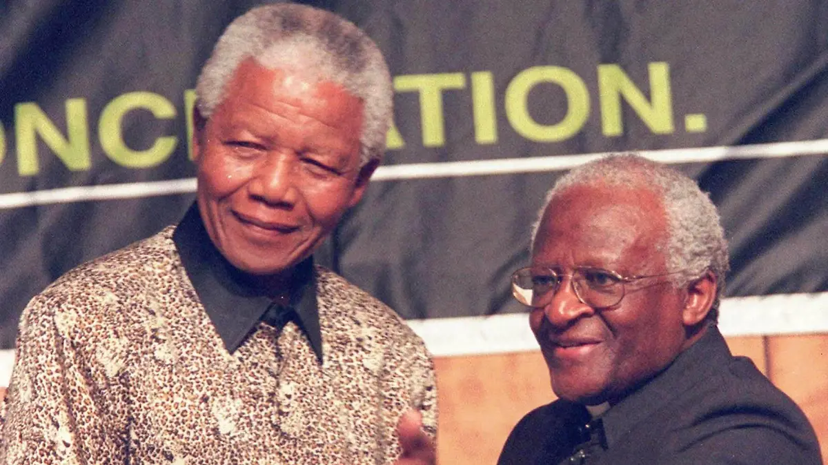 South African President Nelson Mandela, left, congratulates the Truth and Reconciliation Commission s (TRC) Chairperson, Archbishop Desmond Tutu, right, after accepting the TRC s final report at a special ceremony in Pretoria, Thursday October 29, 1998, Editorial use only. PUBLICATIONxINxGERxSUIxAUTxONLY
South African President Nelson Mandela left congratulates The Truth and Reconciliation Commission S TRC Chair person Arch Bishop Desmond Tutu Right After accepting The TRC S Final Report AT a Special Ceremony in Pretoria Thursday October 29 1998 Editorial Use Only PUBLICATIONxINxGERxSUIxAUTxONLY