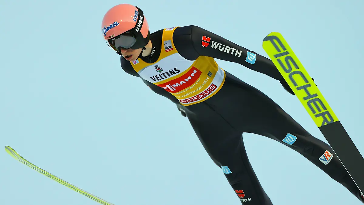 Ski jumping, Skispringen, Ski, nordisch - FIS WC Garmisch-Partenkirchen GARMISCH-PARTENKIRCHEN,GERMANY,31.DEC.21 - NORDIC SKIING, SKI JUMPING - FIS World Cup, Four Hills Tournament, large hill, training and qualification. Image shows Karl Geiger GER. PUBLICATIONxNOTxINxAUTxSUIxSWE GEPAxpictures/xThomasxBachun